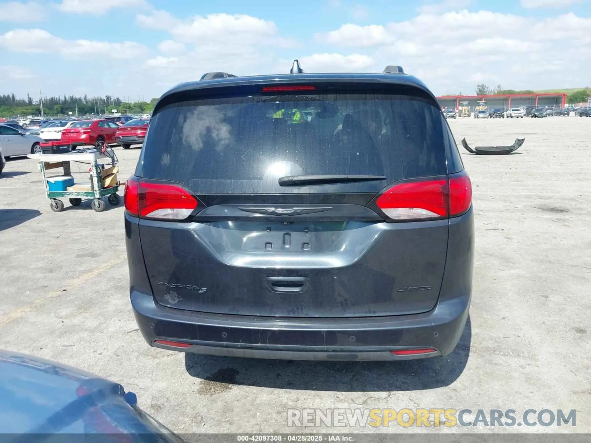 16 fotografías del automóvil dañado 2C4RC1GG8KR657371 CHRYSLER PACIFICA 2019