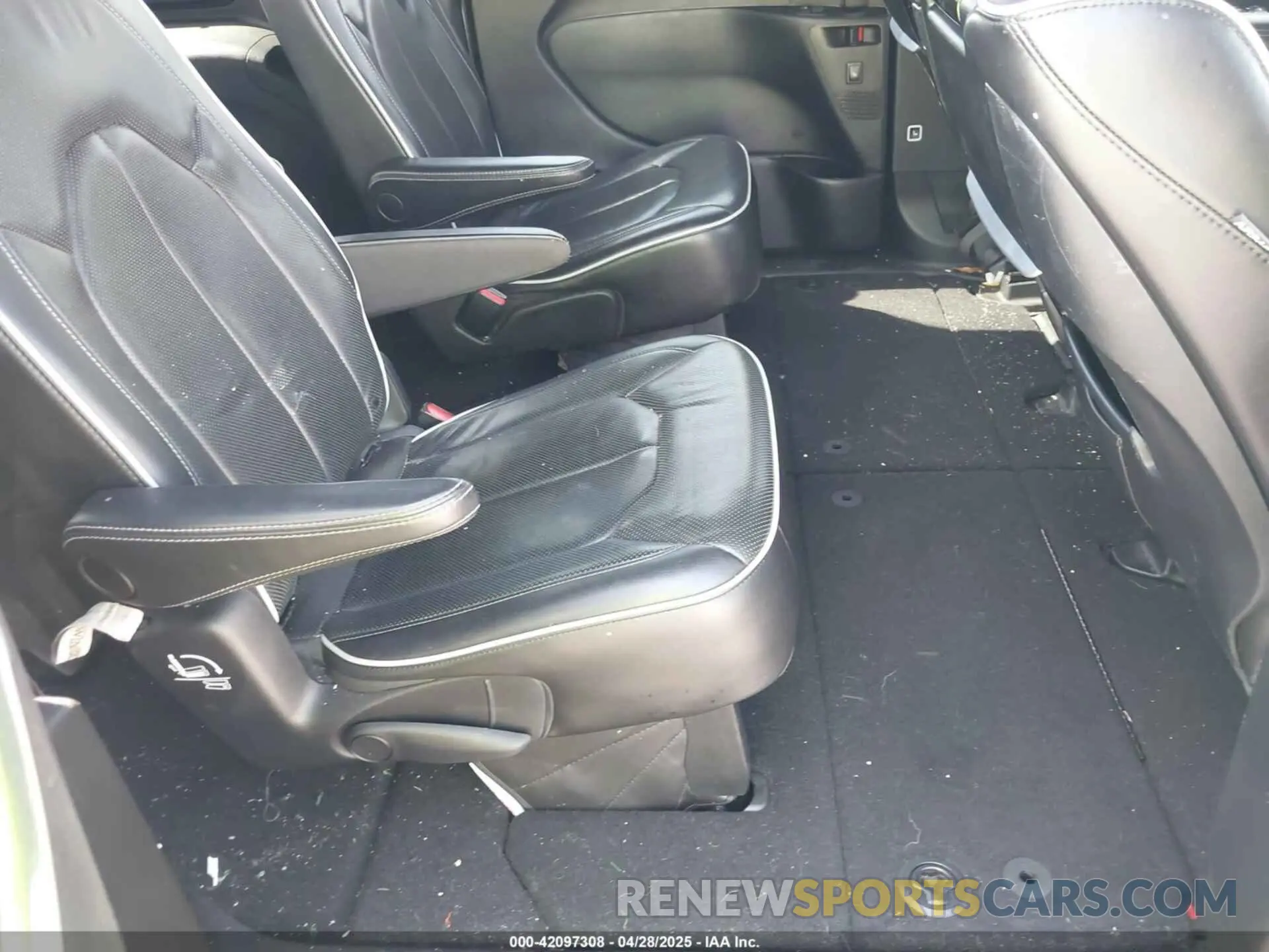 8 fotografías del automóvil dañado 2C4RC1GG8KR657371 CHRYSLER PACIFICA 2019