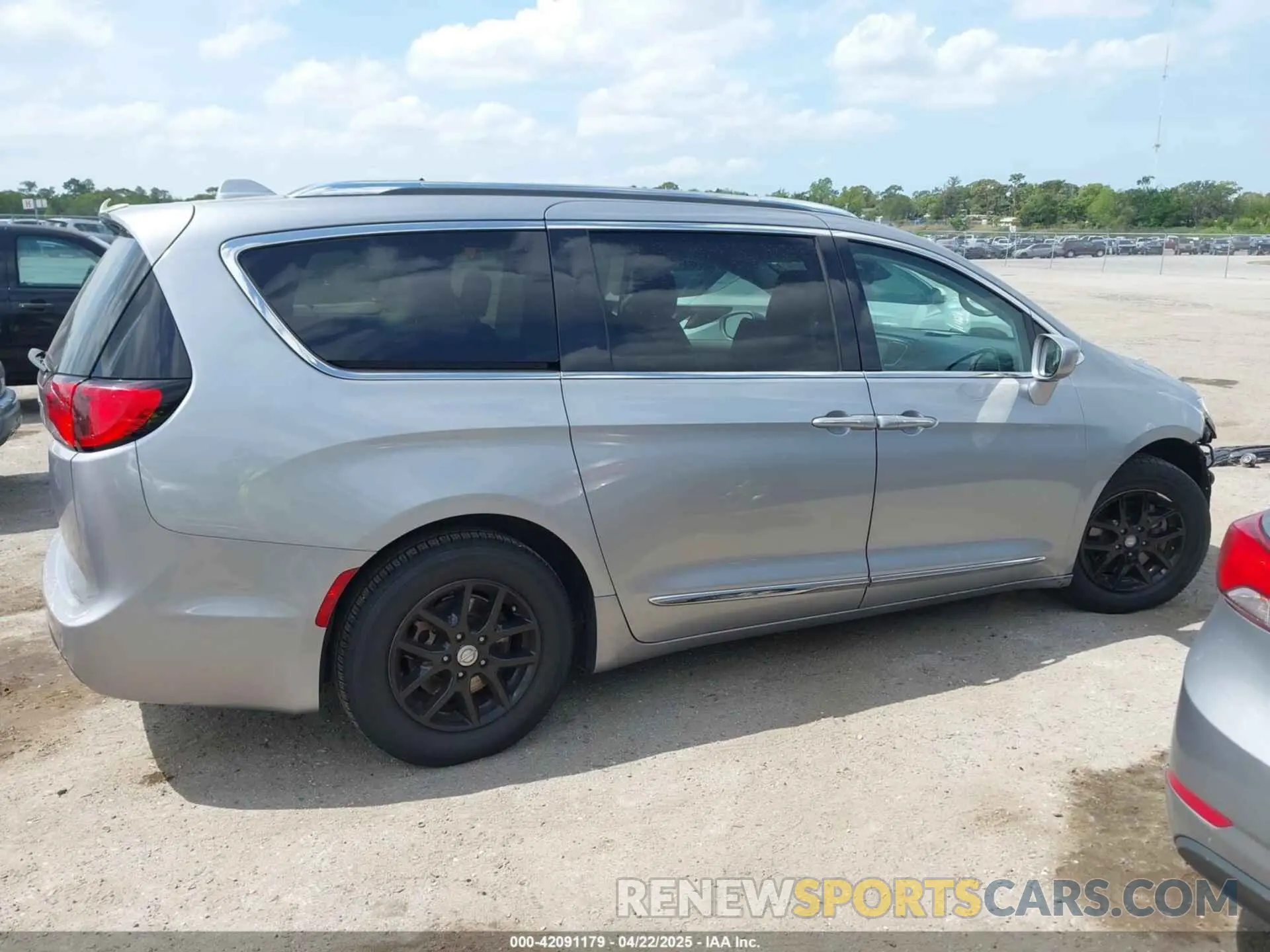 13 fotografías del automóvil dañado 2C4RC1BG1LR268936 CHRYSLER PACIFICA 2020