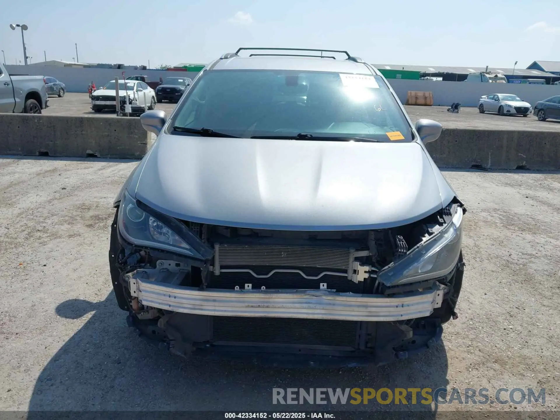 12 fotografías del automóvil dañado 2C4RC1BG3LR285642 CHRYSLER PACIFICA 2020