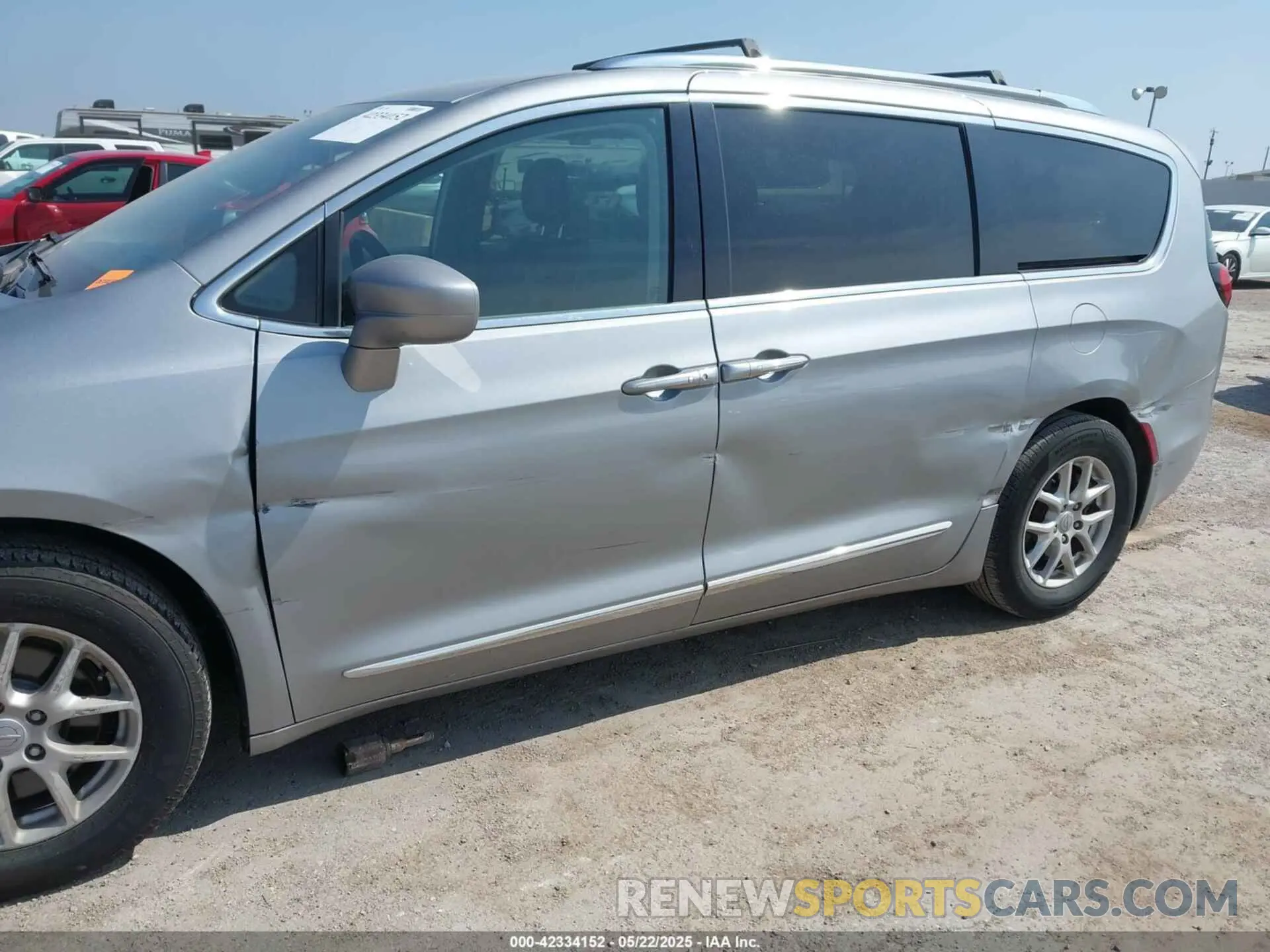 17 fotografías del automóvil dañado 2C4RC1BG3LR285642 CHRYSLER PACIFICA 2020