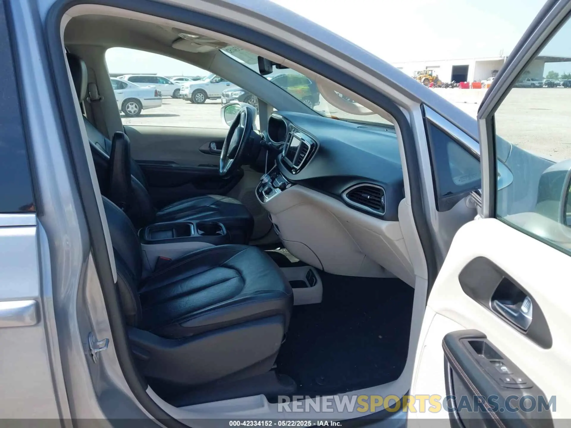 5 fotografías del automóvil dañado 2C4RC1BG3LR285642 CHRYSLER PACIFICA 2020
