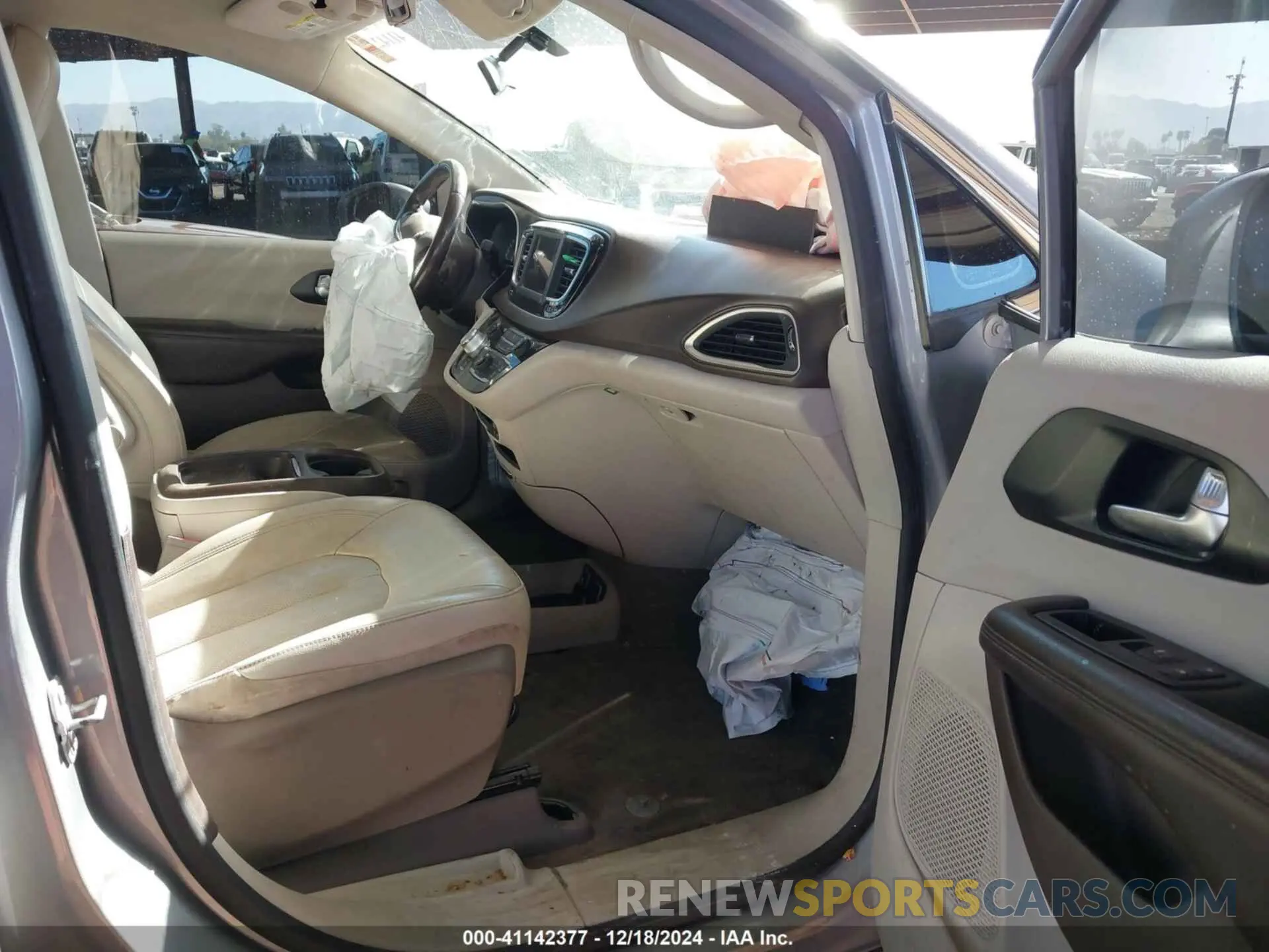 5 fotografías del automóvil dañado 2C4RC1BGXLR103757 CHRYSLER PACIFICA 2020