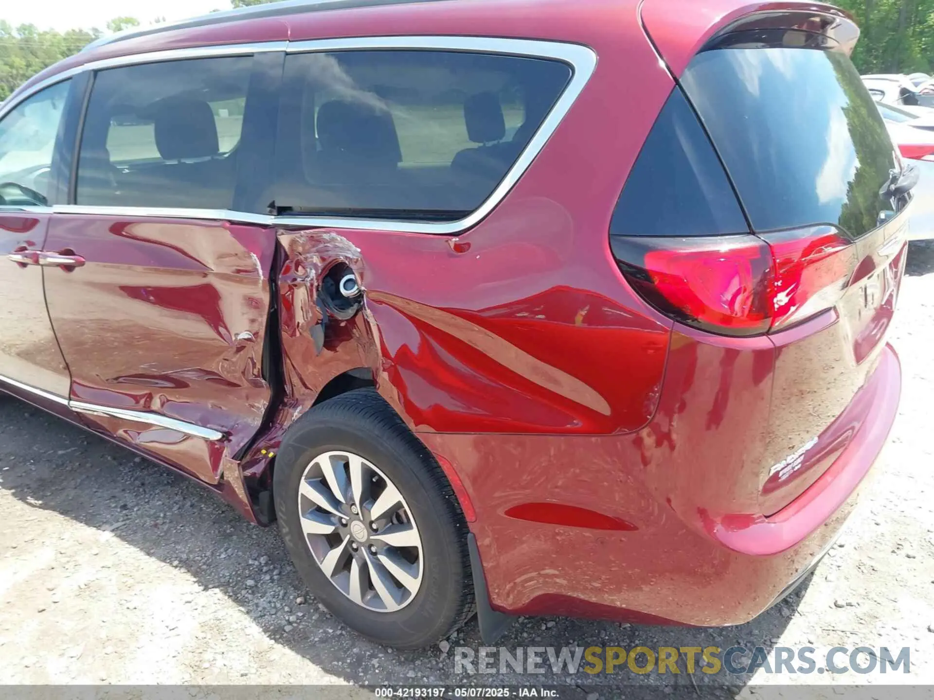 17 fotografías del automóvil dañado 2C4RC1EG2LR210961 CHRYSLER PACIFICA 2020