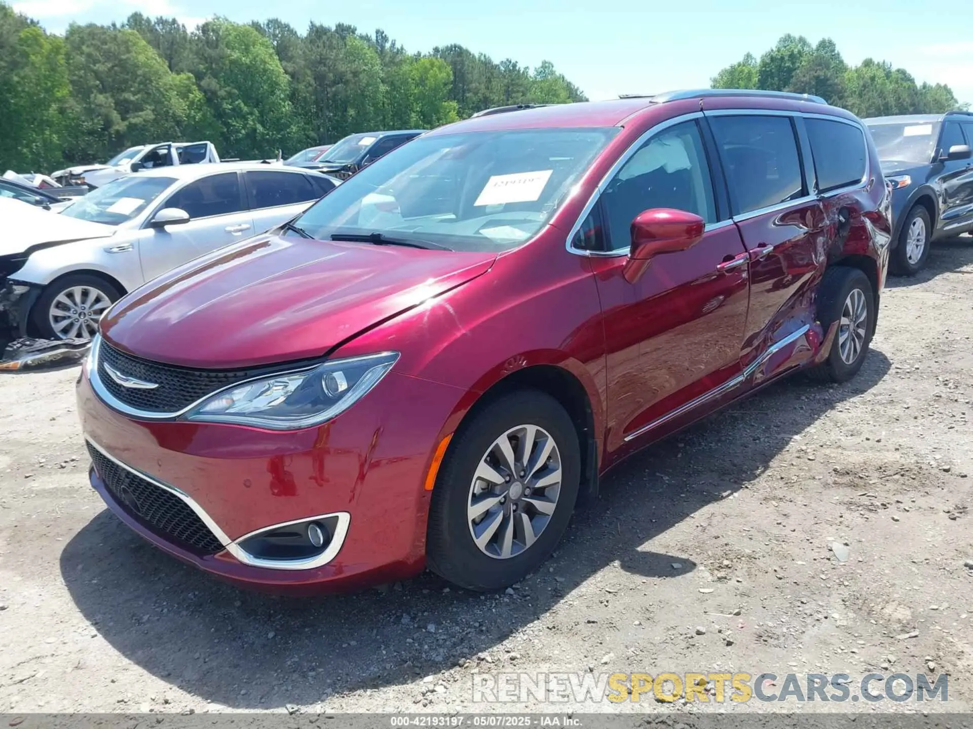 2 fotografías del automóvil dañado 2C4RC1EG2LR210961 CHRYSLER PACIFICA 2020