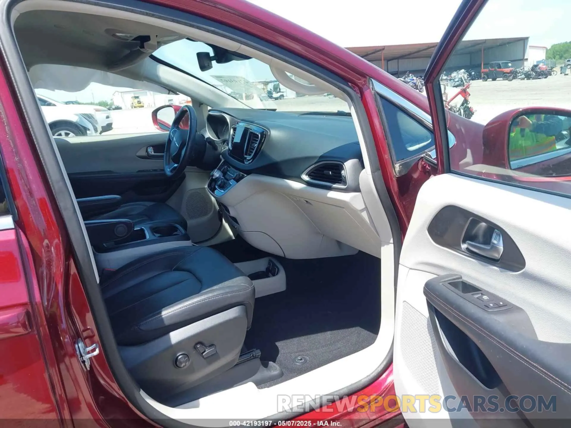 5 fotografías del automóvil dañado 2C4RC1EG2LR210961 CHRYSLER PACIFICA 2020