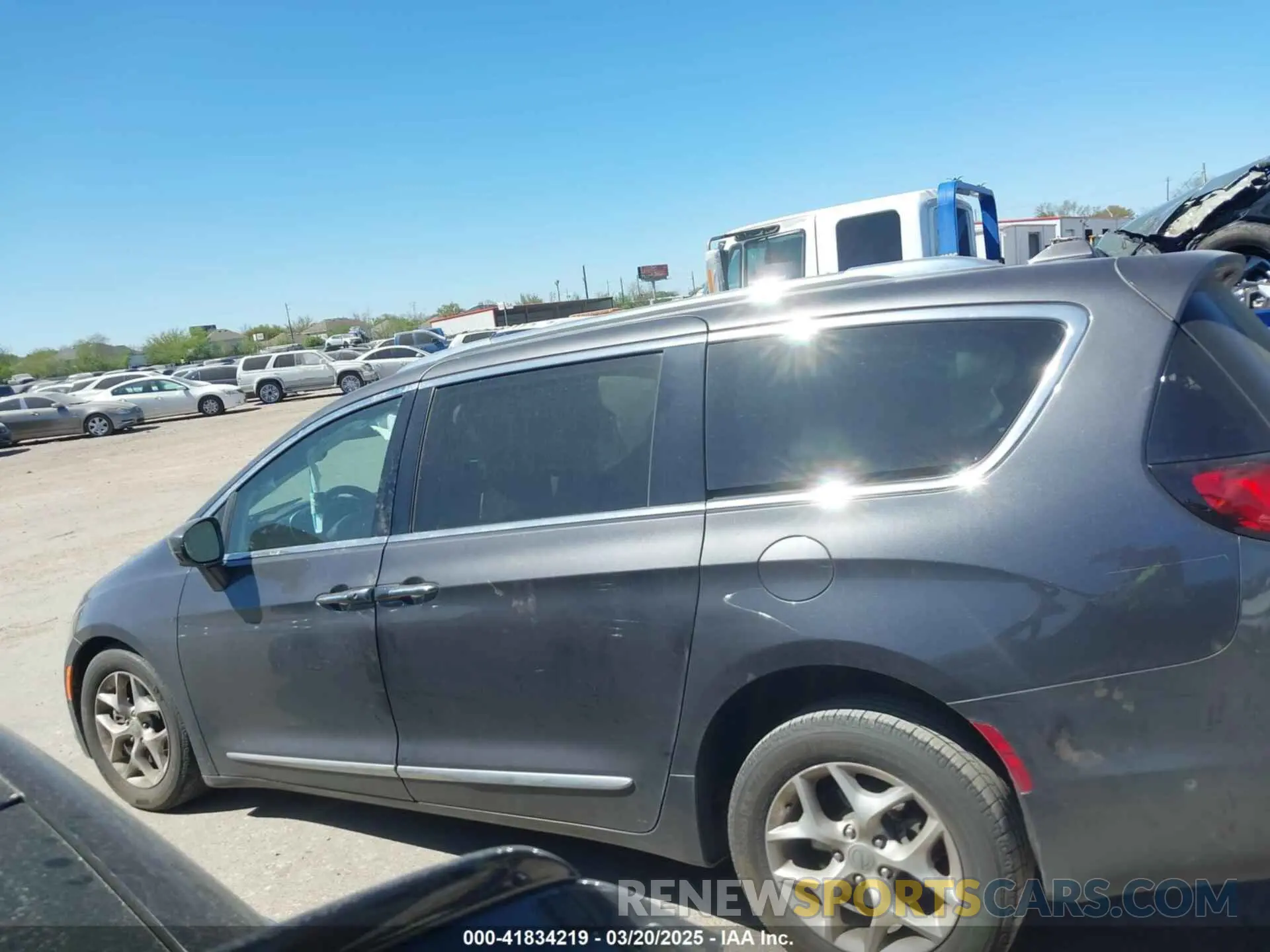 14 fotografías del automóvil dañado 2C4RC1EG3LR164881 CHRYSLER PACIFICA 2020
