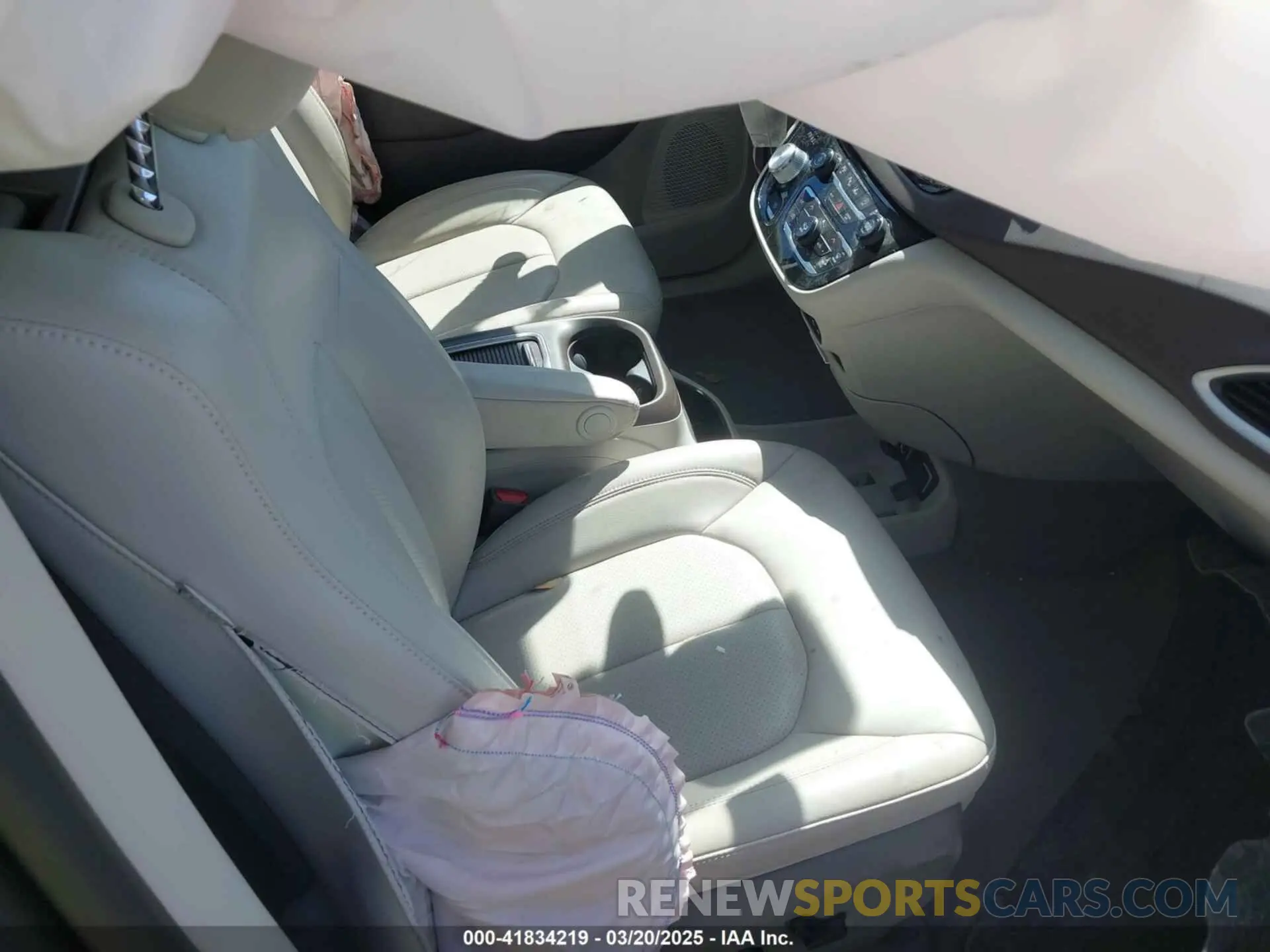 5 fotografías del automóvil dañado 2C4RC1EG3LR164881 CHRYSLER PACIFICA 2020