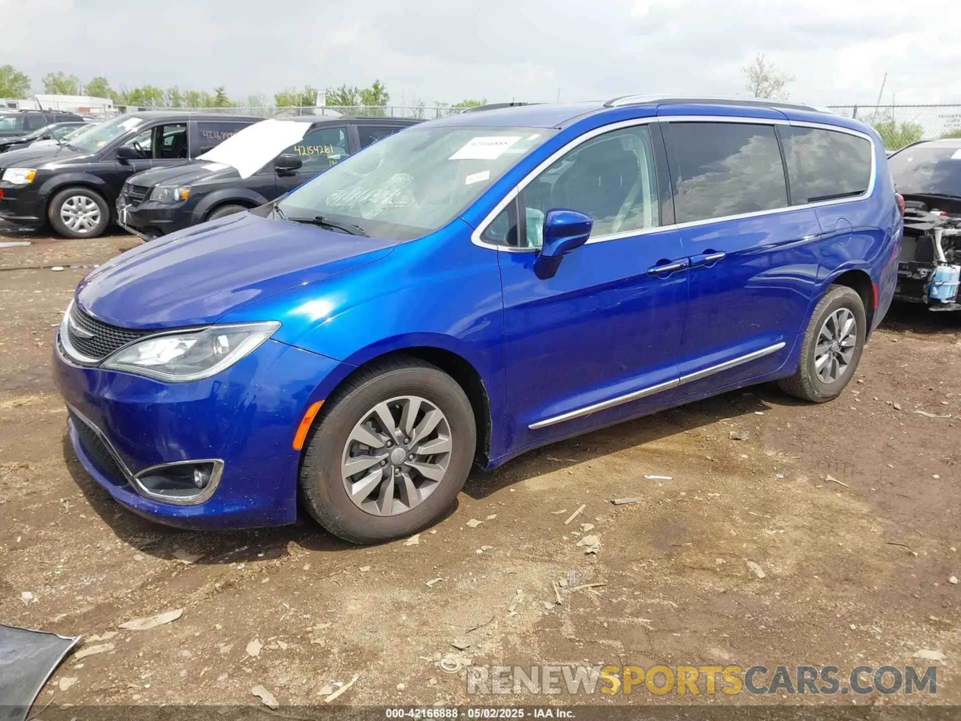 2 fotografías del automóvil dañado 2C4RC1EG3LR172897 CHRYSLER PACIFICA 2020