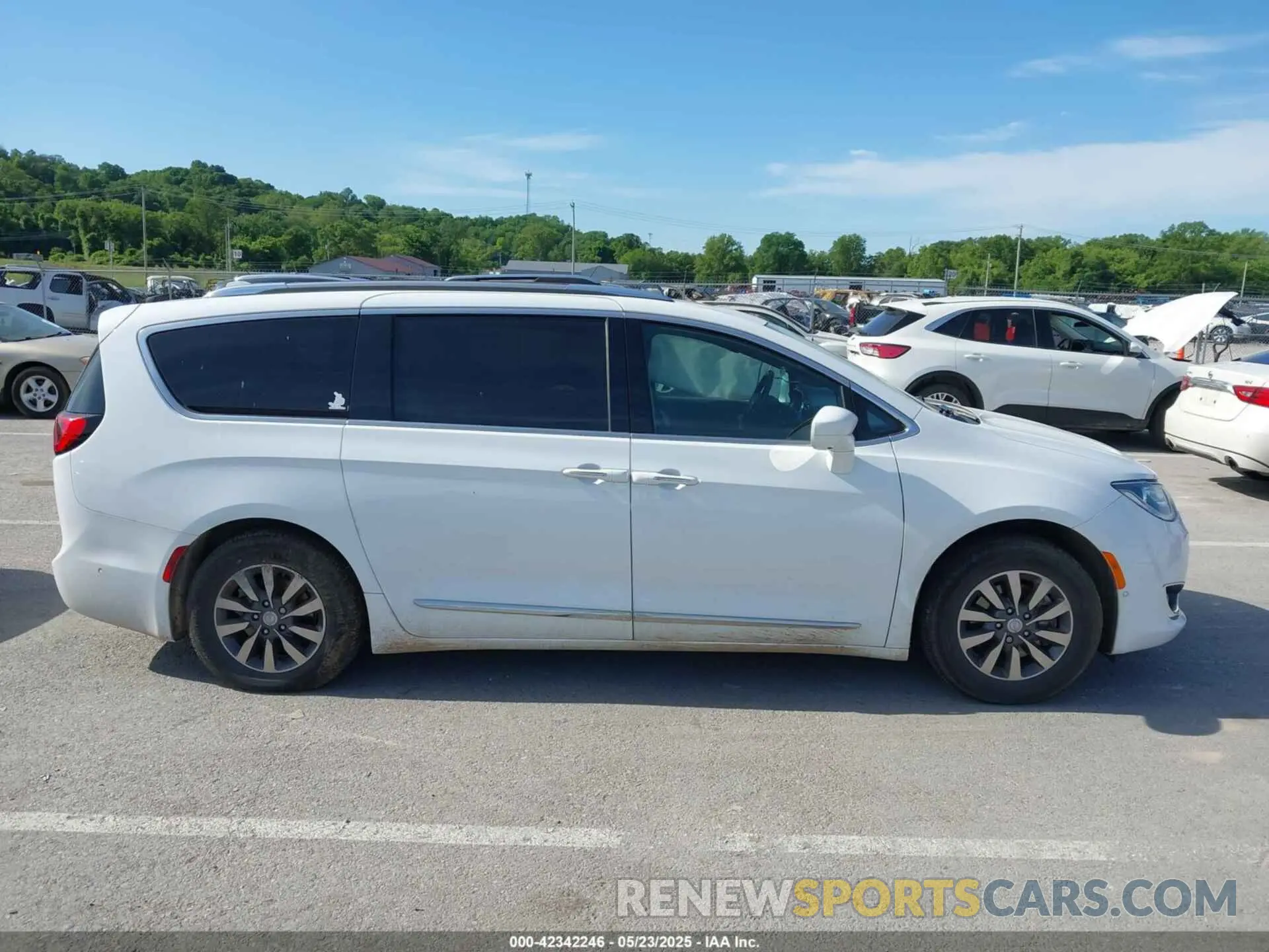 14 fotografías del automóvil dañado 2C4RC1EG5LR102298 CHRYSLER PACIFICA 2020