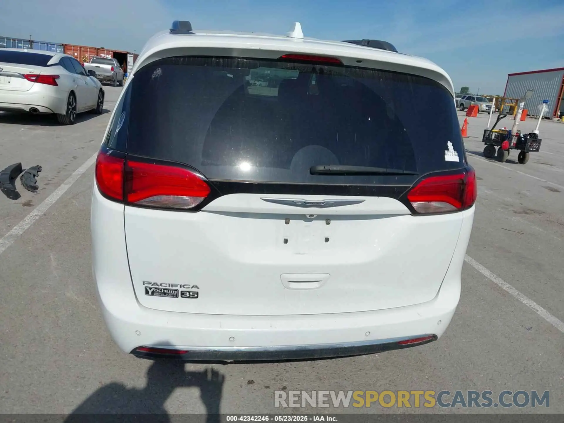 17 fotografías del automóvil dañado 2C4RC1EG5LR102298 CHRYSLER PACIFICA 2020
