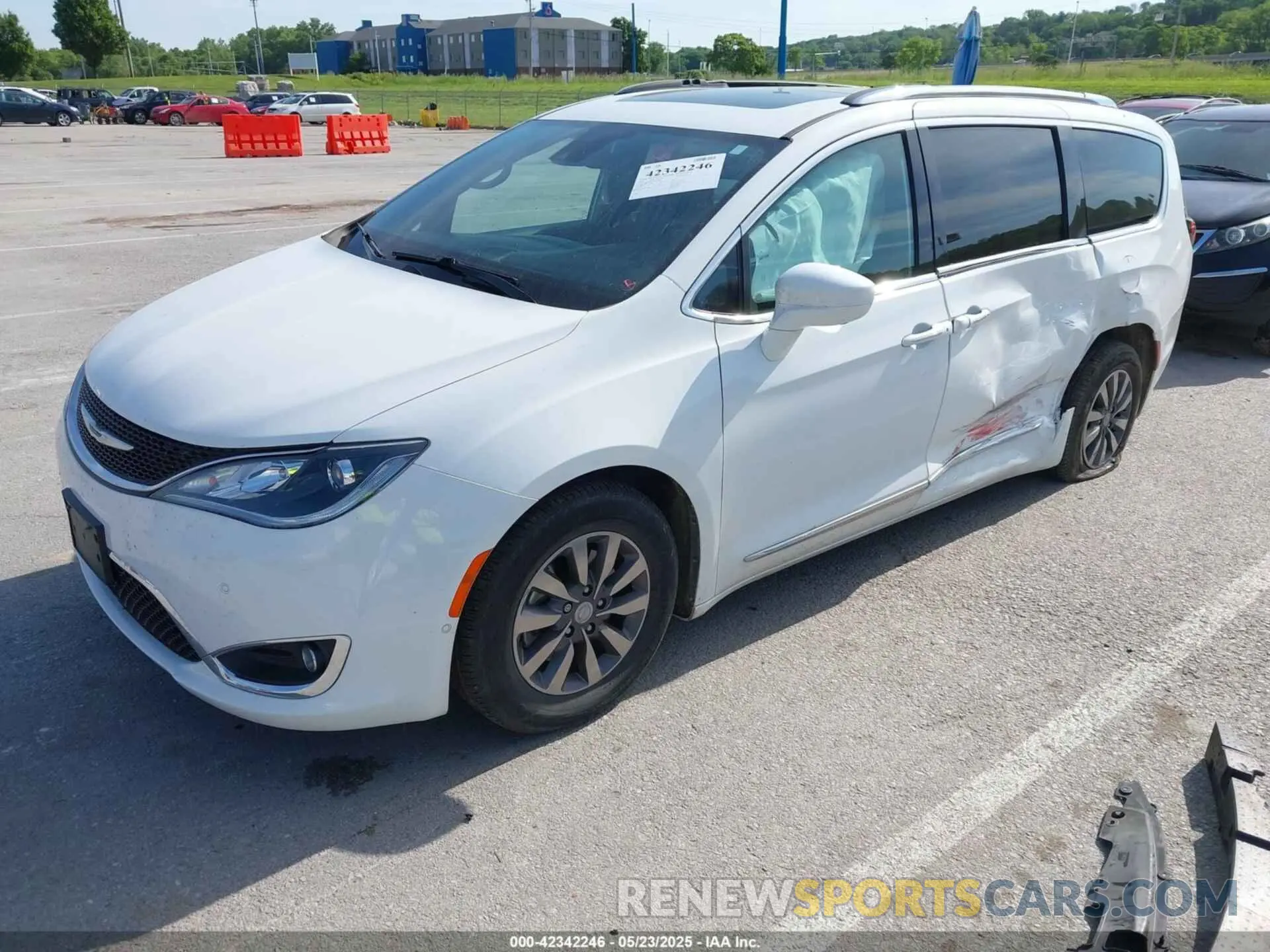 2 fotografías del automóvil dañado 2C4RC1EG5LR102298 CHRYSLER PACIFICA 2020