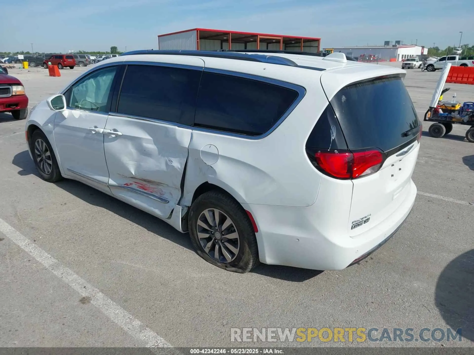 3 fotografías del automóvil dañado 2C4RC1EG5LR102298 CHRYSLER PACIFICA 2020