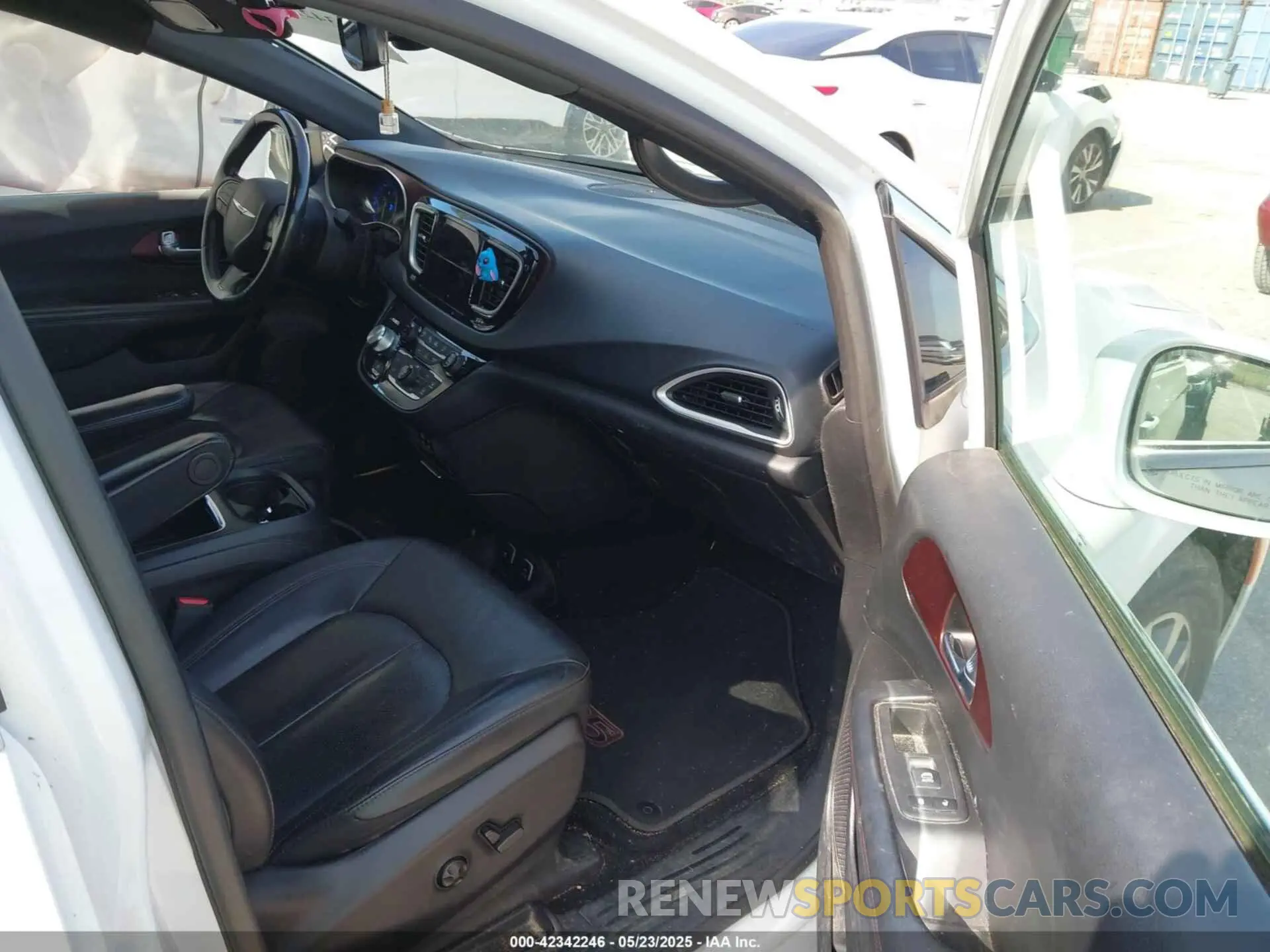 5 fotografías del automóvil dañado 2C4RC1EG5LR102298 CHRYSLER PACIFICA 2020