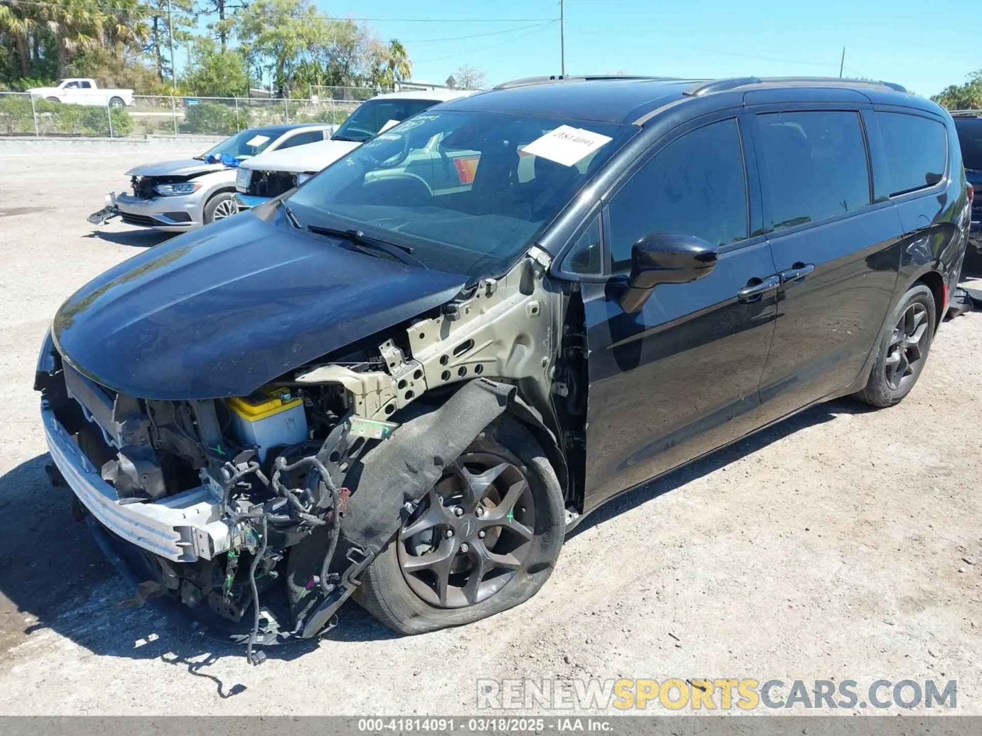 2 fotografías del automóvil dañado 2C4RC1EG6LR113360 CHRYSLER PACIFICA 2020