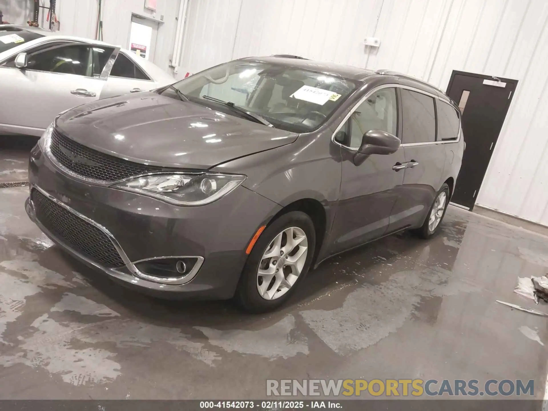 2 fotografías del automóvil dañado 2C4RC1EG7LR108488 CHRYSLER PACIFICA 2020