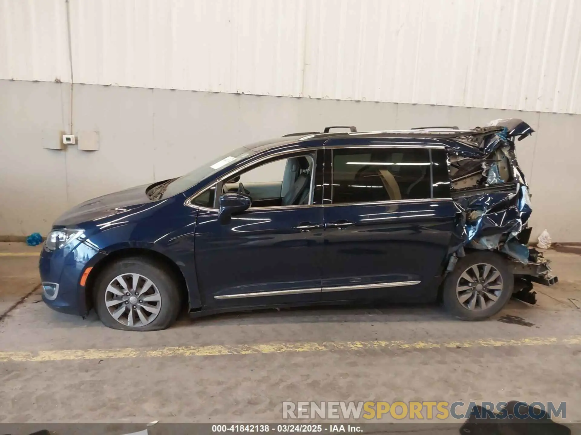 14 fotografías del automóvil dañado 2C4RC1EGXLR172864 CHRYSLER PACIFICA 2020