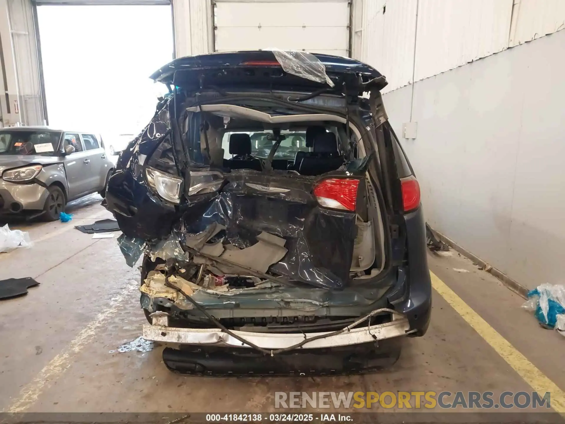 16 fotografías del automóvil dañado 2C4RC1EGXLR172864 CHRYSLER PACIFICA 2020