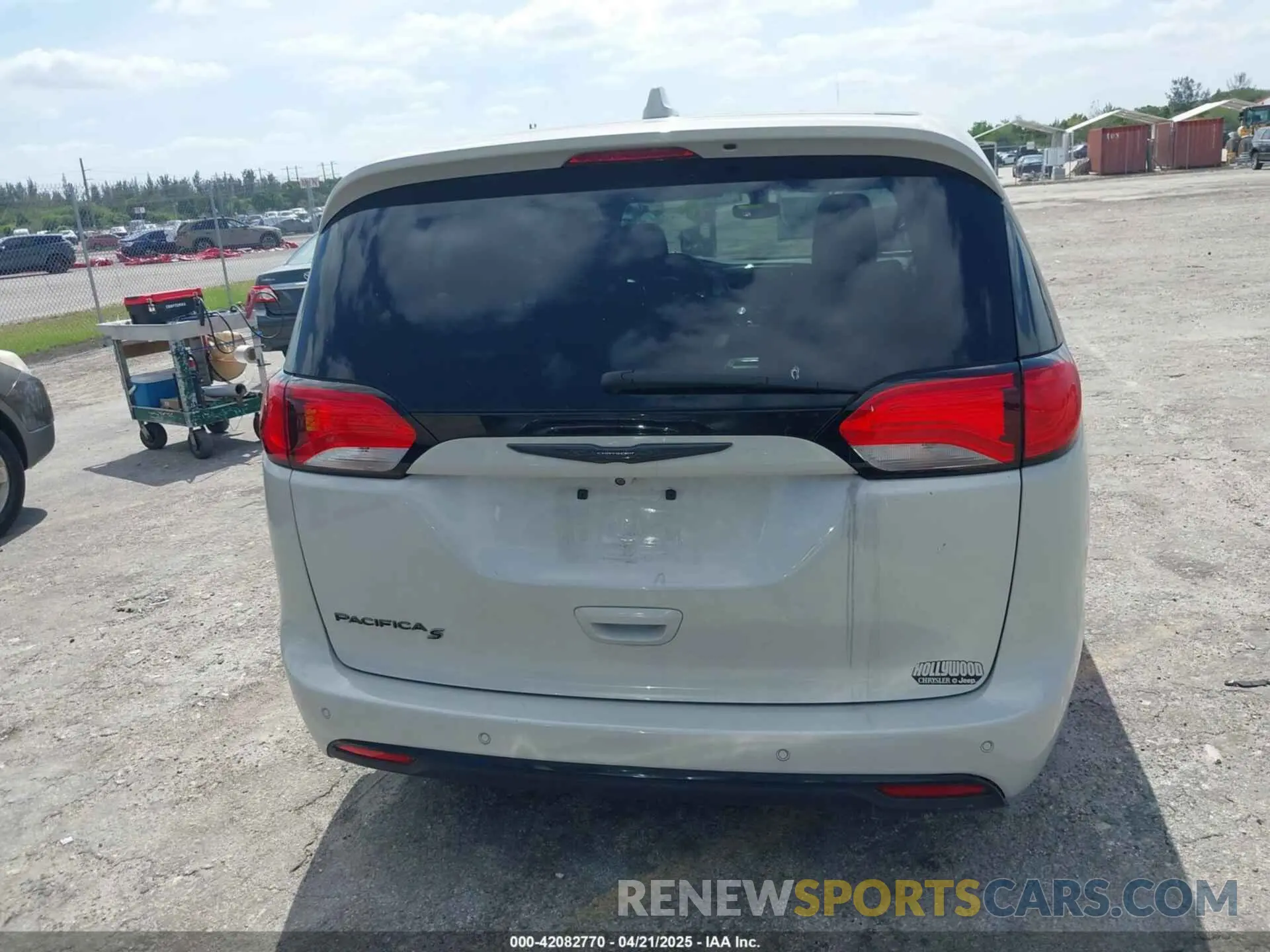 17 fotografías del automóvil dañado 2C4RC1FG2LR149545 CHRYSLER PACIFICA 2020