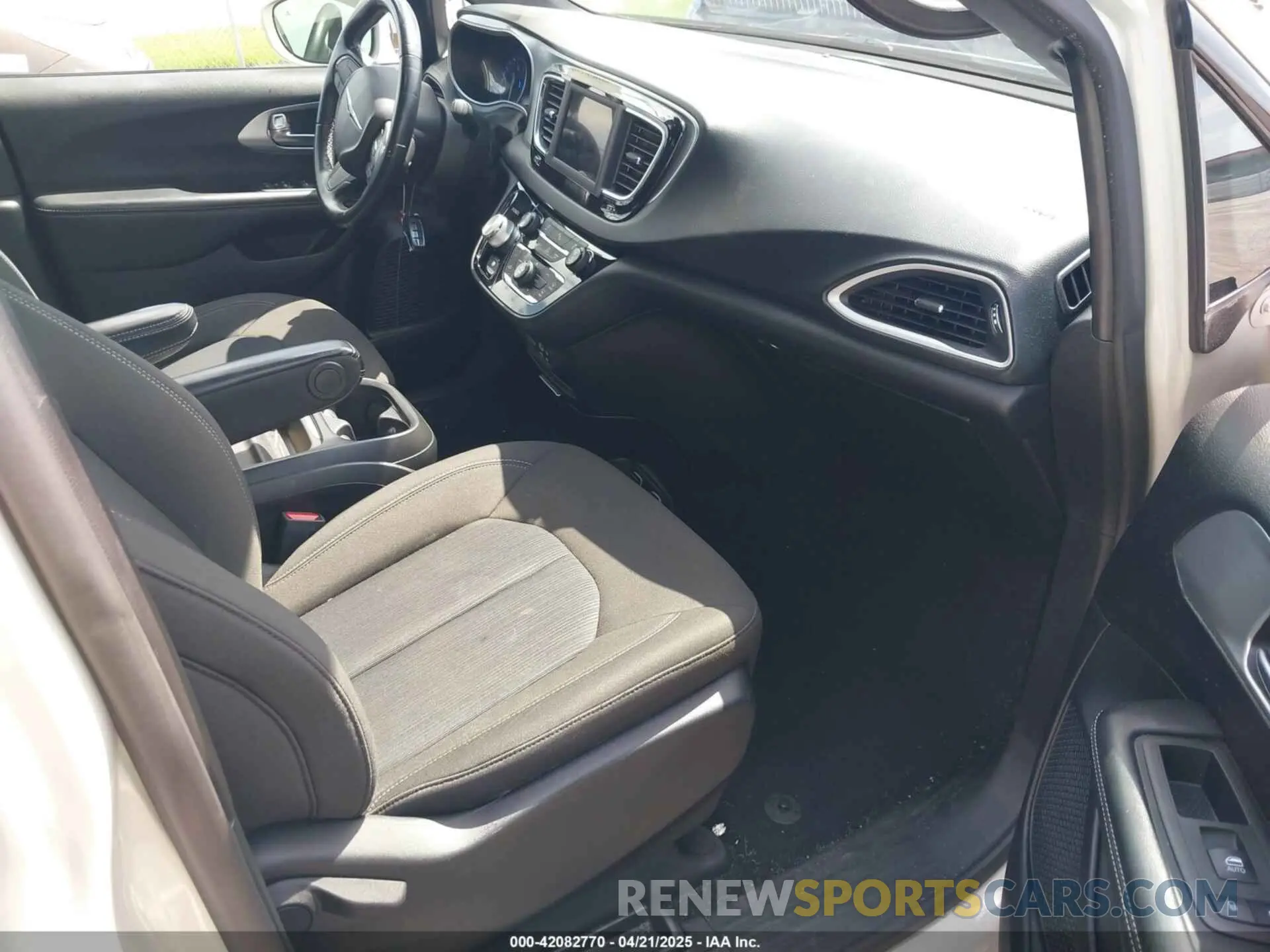 5 fotografías del automóvil dañado 2C4RC1FG2LR149545 CHRYSLER PACIFICA 2020