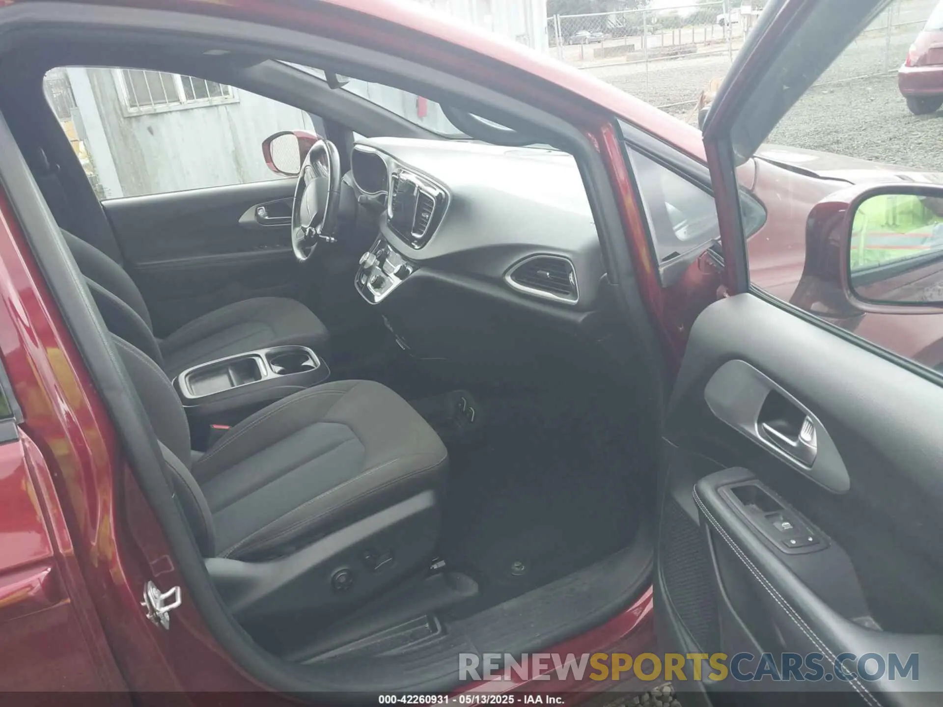 5 fotografías del automóvil dañado 2C4RC1FG6LR142887 CHRYSLER PACIFICA 2020