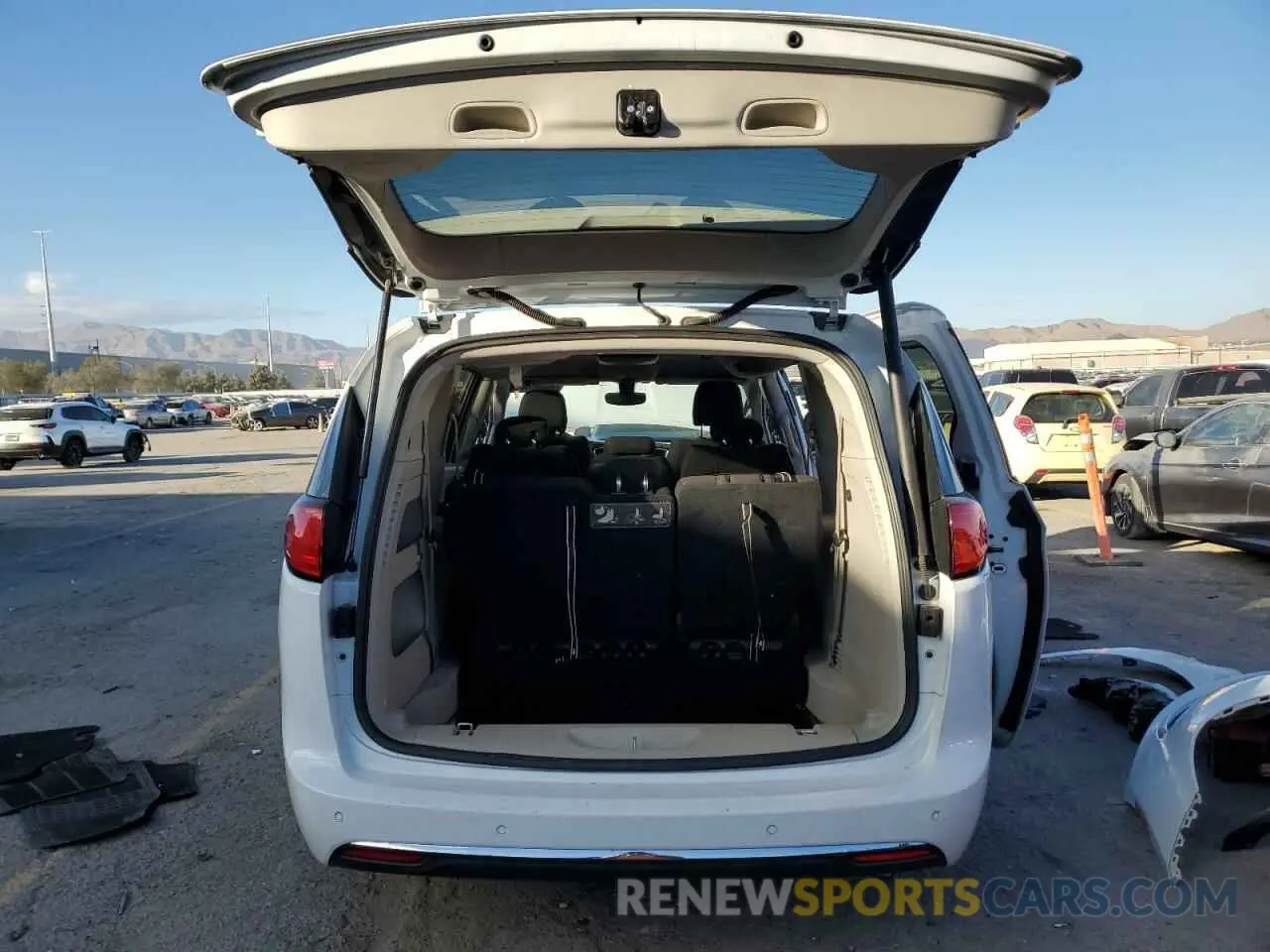 6 fotografías del automóvil dañado 2C4RC1FG7LR110210 CHRYSLER PACIFICA 2020