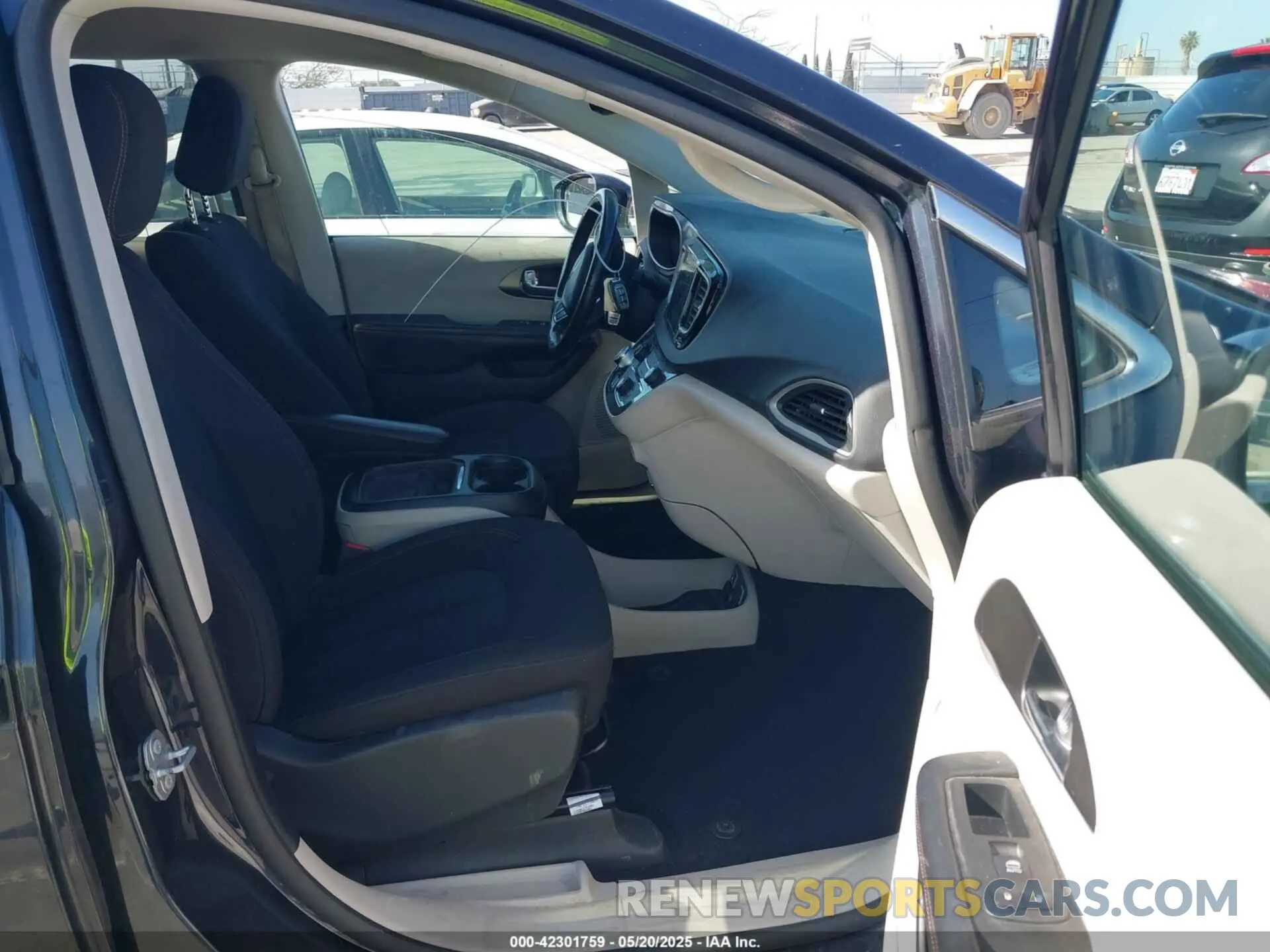 5 fotografías del automóvil dañado 2C4RC1FG7LR222666 CHRYSLER PACIFICA 2020
