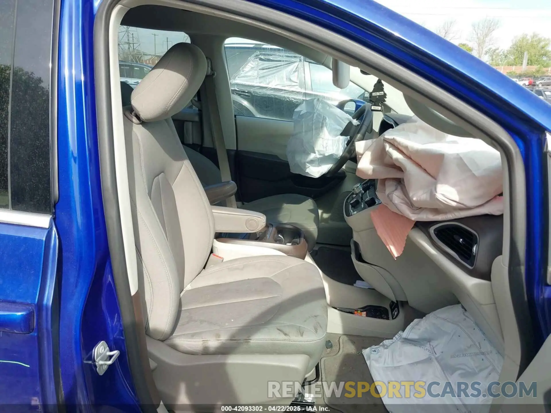 5 fotografías del automóvil dañado 2C4RC1FGXLR185354 CHRYSLER PACIFICA 2020