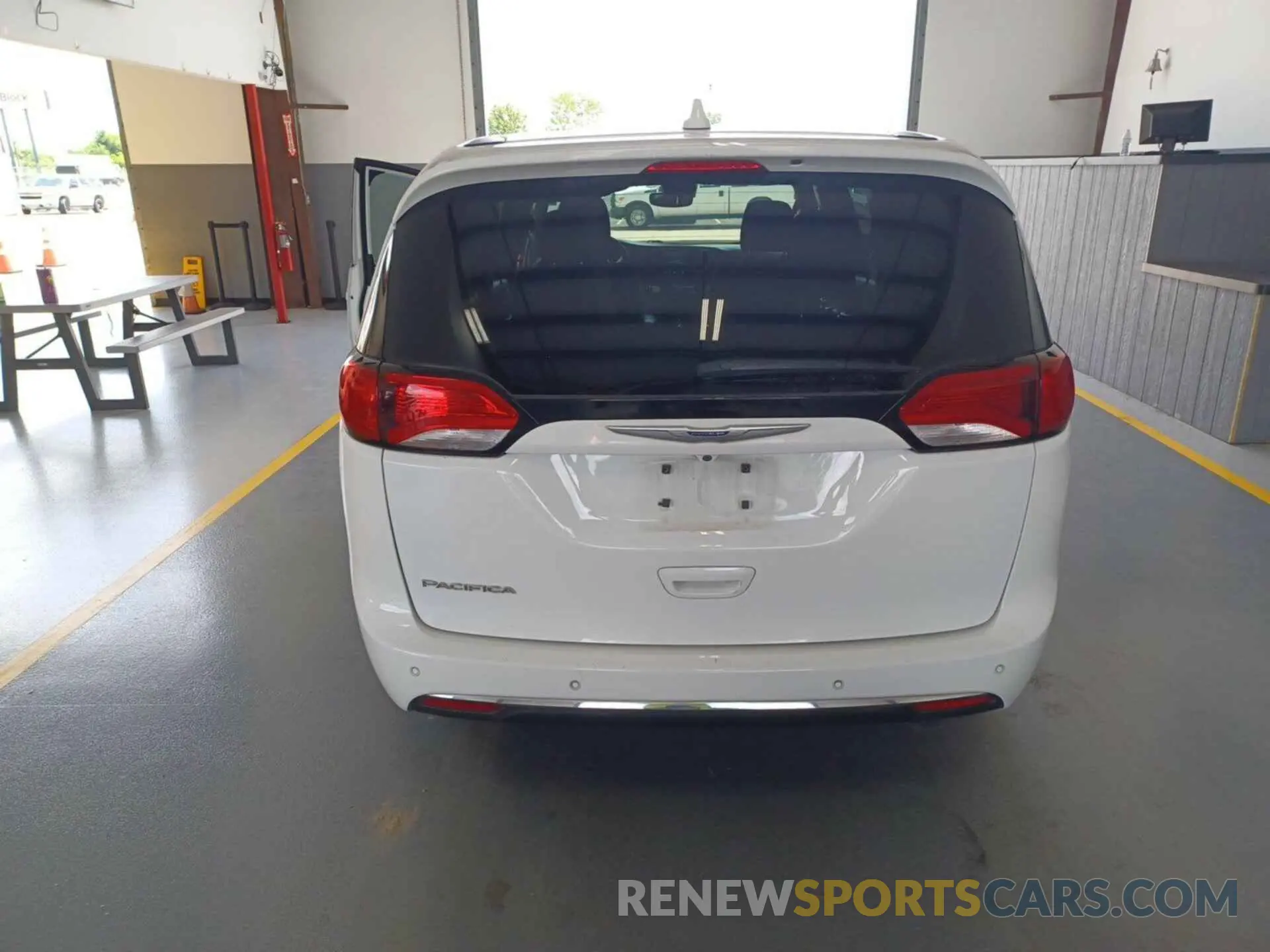 14 fotografías del automóvil dañado 2C4RC1FGXLR222662 CHRYSLER PACIFICA 2020