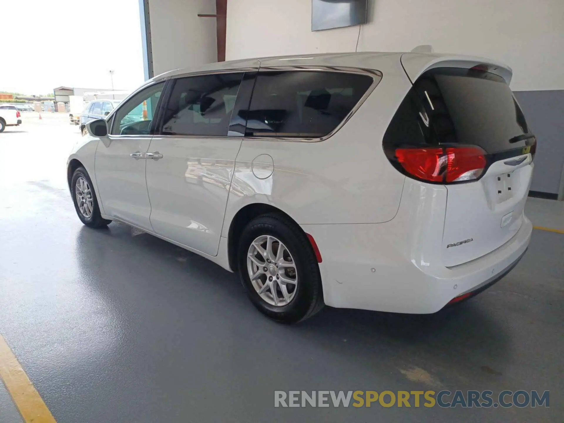24 fotografías del automóvil dañado 2C4RC1FGXLR222662 CHRYSLER PACIFICA 2020