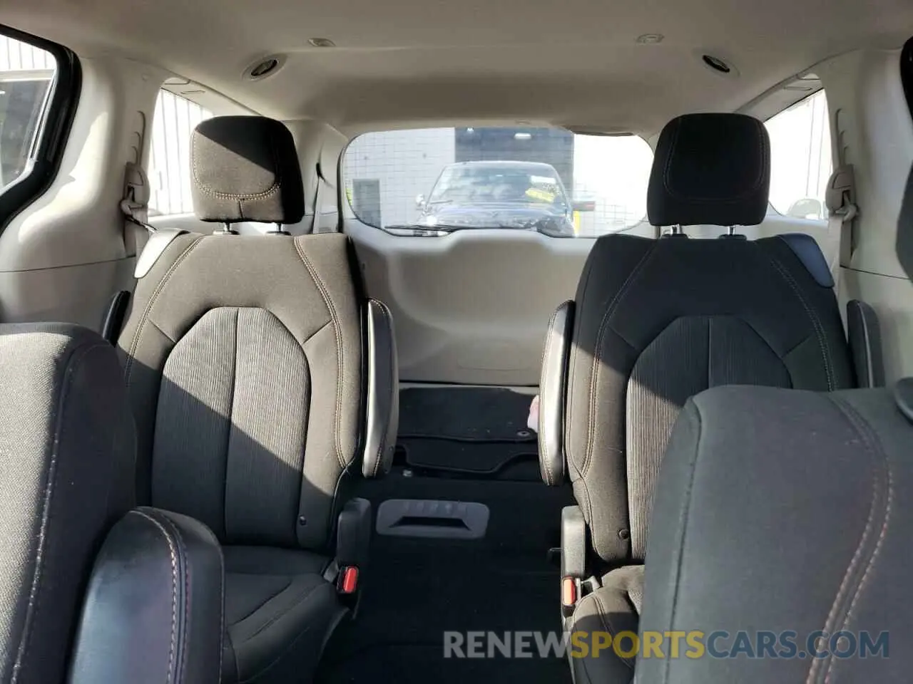 10 fotografías del automóvil dañado 2C4RC1FGXLR237579 CHRYSLER PACIFICA 2020