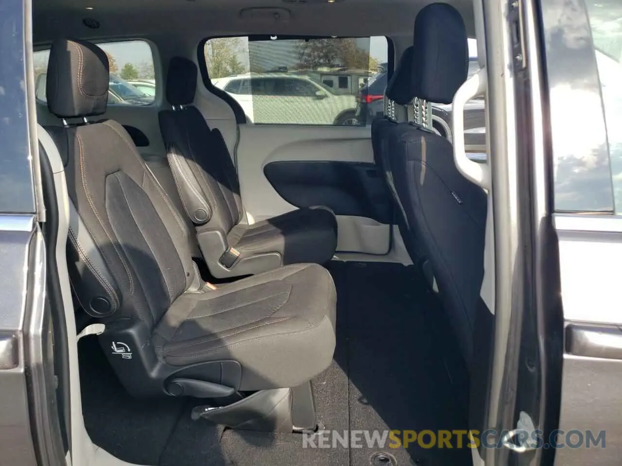 11 fotografías del automóvil dañado 2C4RC1FGXLR237579 CHRYSLER PACIFICA 2020