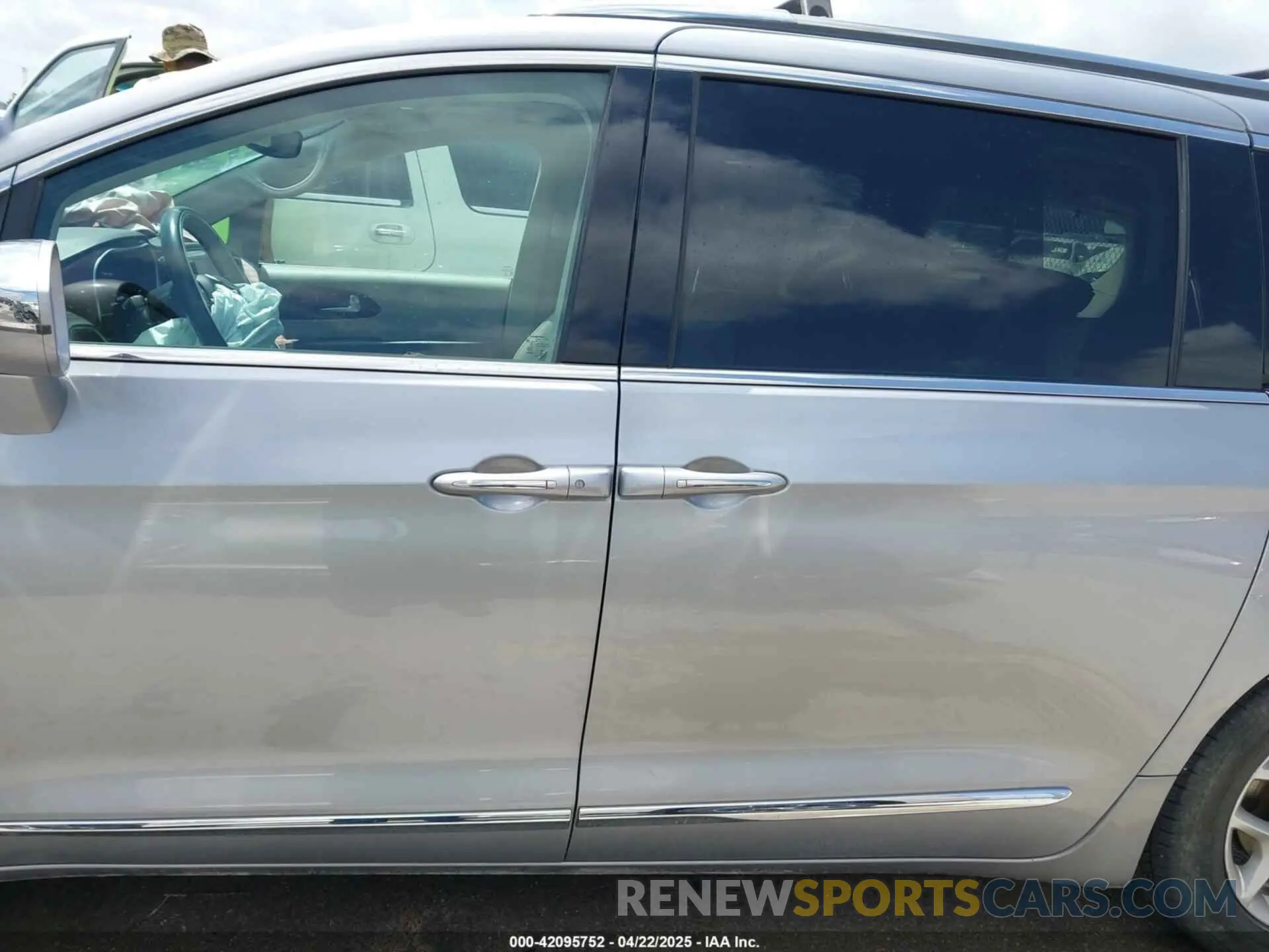 15 fotografías del automóvil dañado 2C4RC1GG2LR184245 CHRYSLER PACIFICA 2020