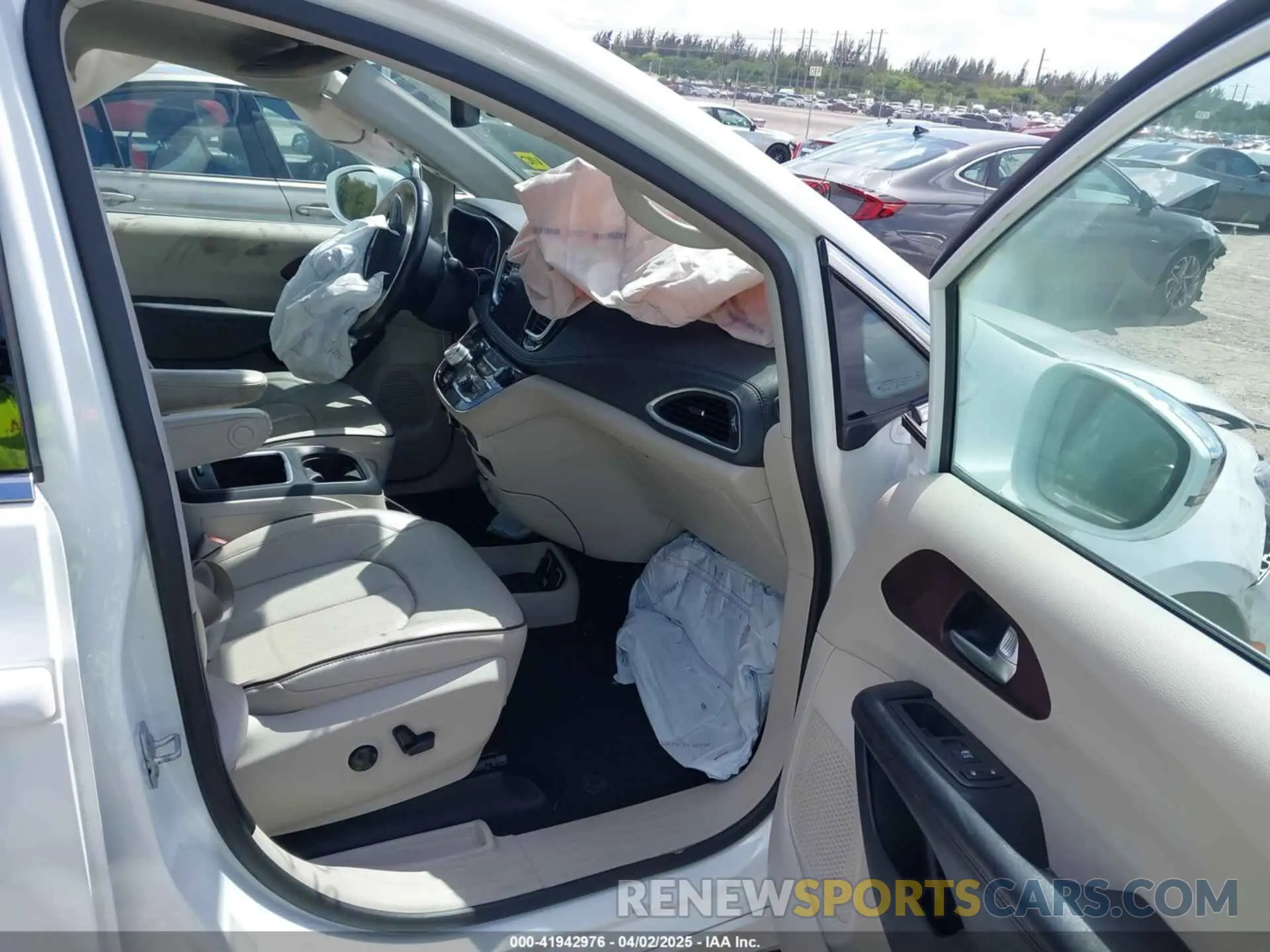 5 fotografías del automóvil dañado 2C4RC1GG6LR130589 CHRYSLER PACIFICA 2020