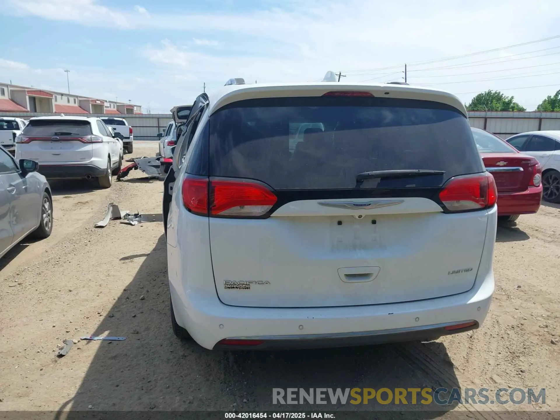17 fotografías del automóvil dañado 2C4RC1GG6LR171708 CHRYSLER PACIFICA 2020