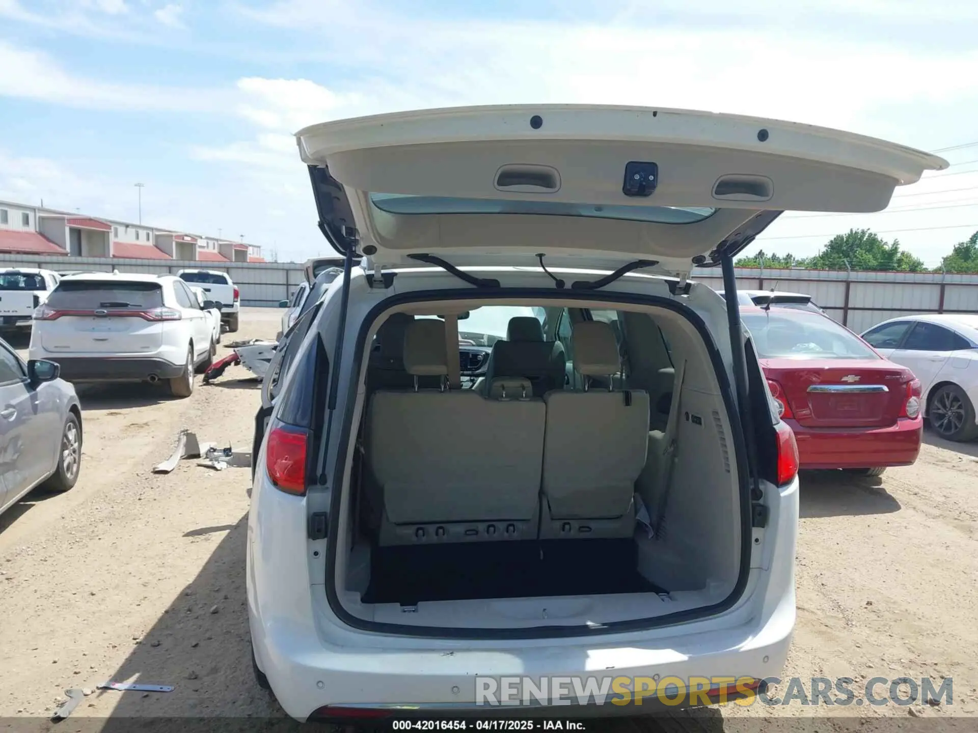 19 fotografías del automóvil dañado 2C4RC1GG6LR171708 CHRYSLER PACIFICA 2020