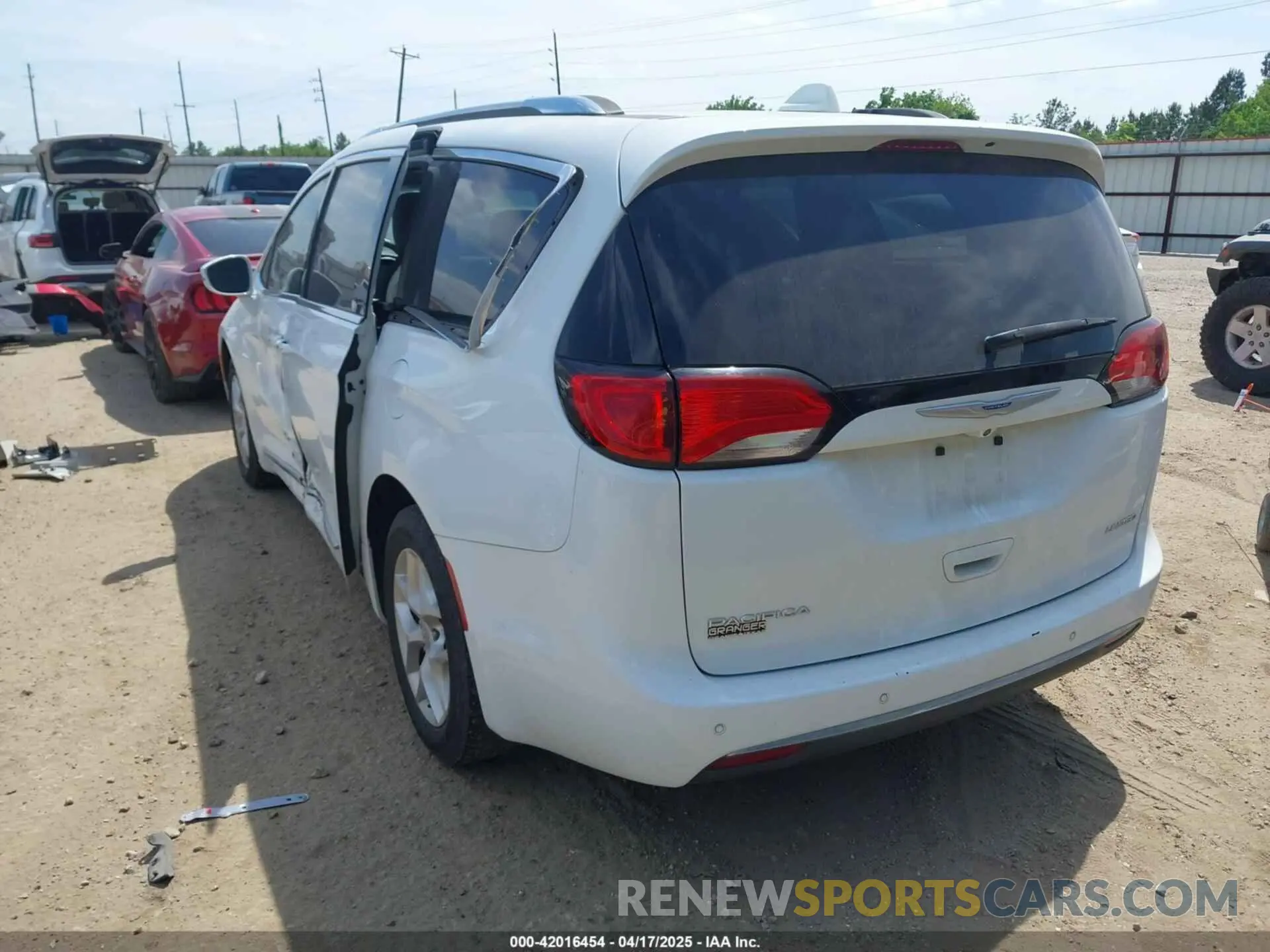 3 fotografías del automóvil dañado 2C4RC1GG6LR171708 CHRYSLER PACIFICA 2020