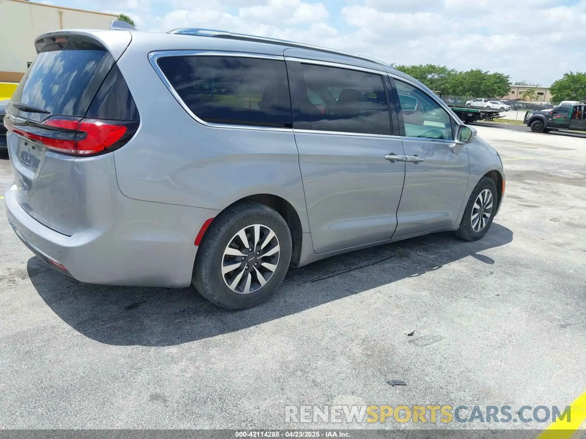 4 fotografías del automóvil dañado 2C4RC1BG2MR510053 CHRYSLER PACIFICA 2021