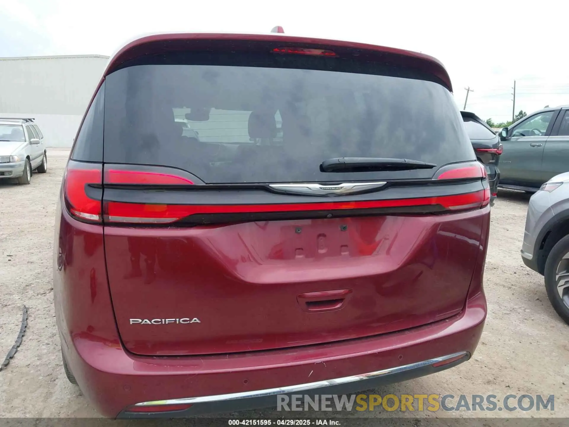 17 fotografías del automóvil dañado 2C4RC1BG3MR575154 CHRYSLER PACIFICA 2021