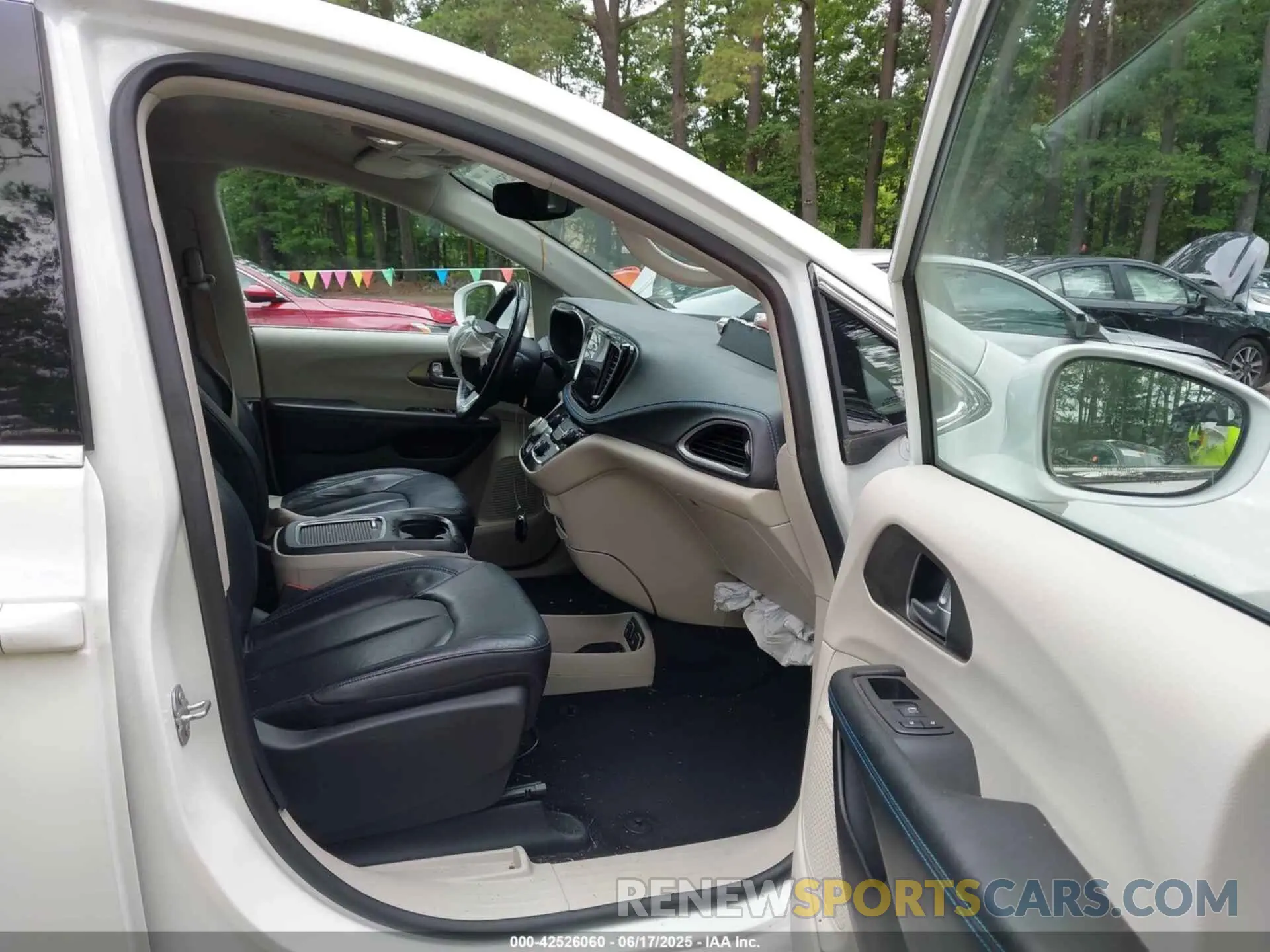 5 fotografías del automóvil dañado 2C4RC1BG5MR527414 CHRYSLER PACIFICA 2021