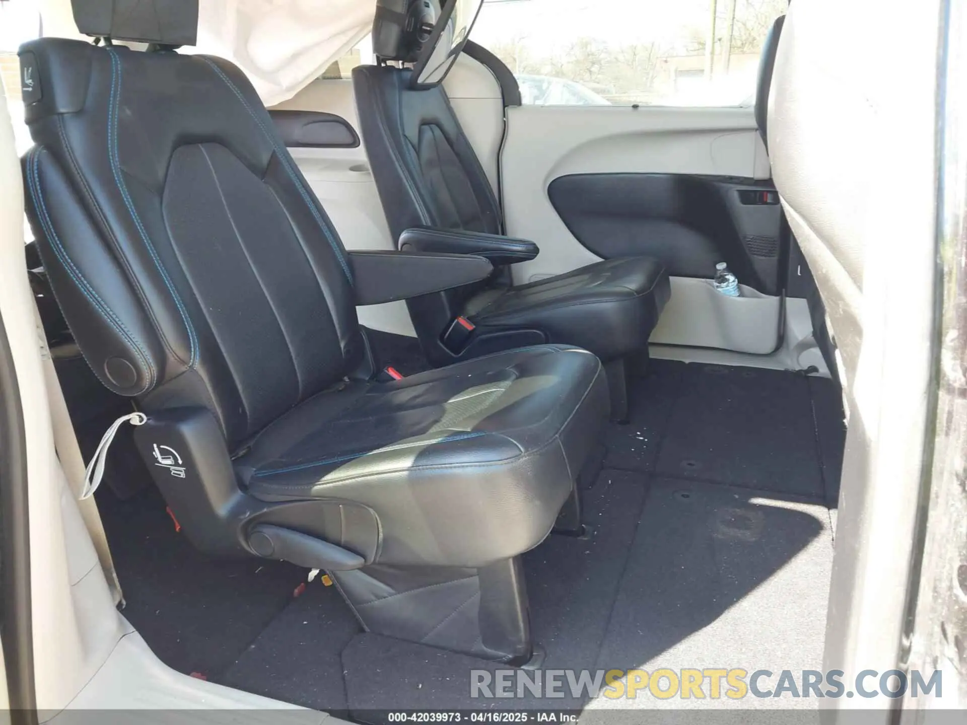 8 fotografías del automóvil dañado 2C4RC1BG9MR574882 CHRYSLER PACIFICA 2021