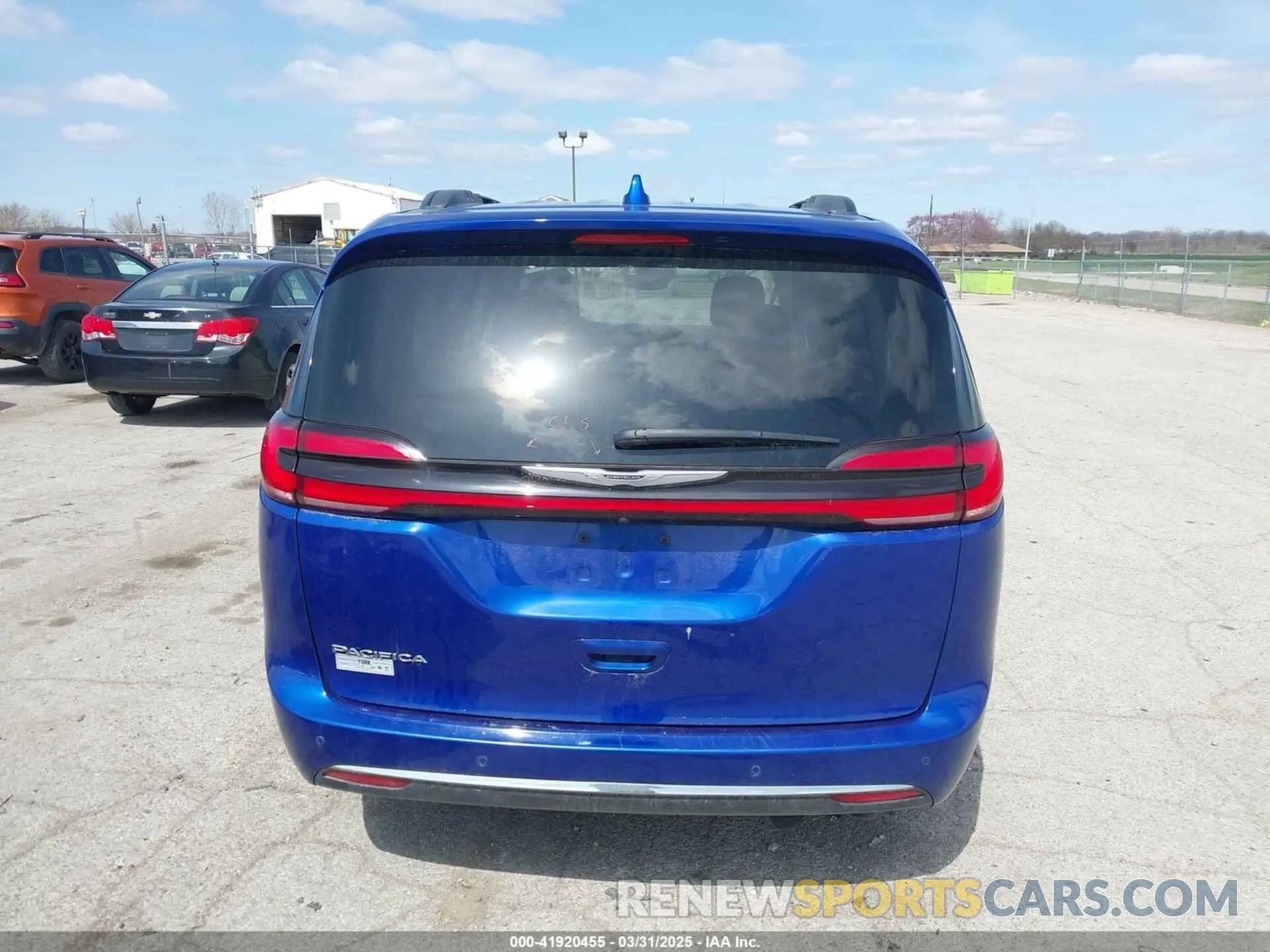 17 fotografías del automóvil dañado 2C4RC1FGXMR511624 CHRYSLER PACIFICA 2021