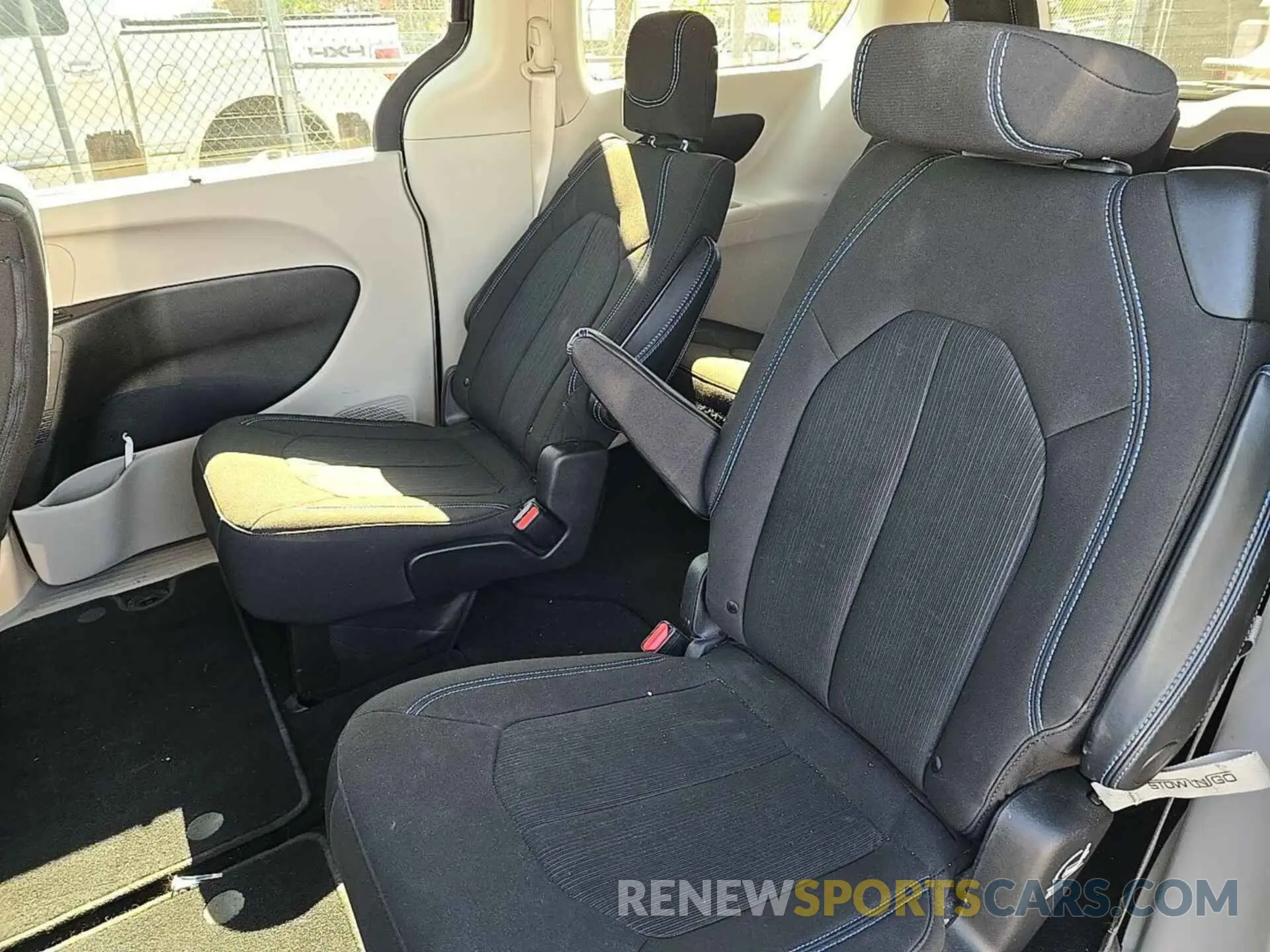 12 fotografías del automóvil dañado 2C4RC3FG3MR566024 CHRYSLER PACIFICA 2021