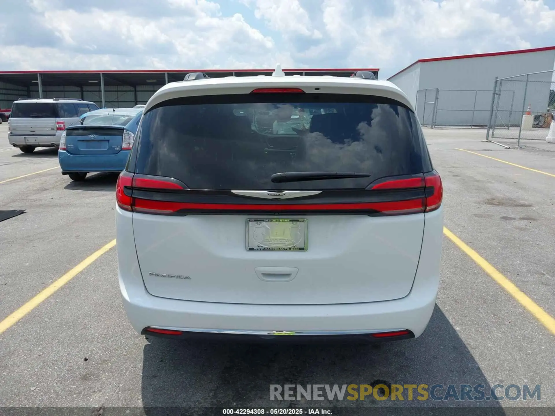 16 fotografías del automóvil dañado 2C4RC1BG2NR169772 CHRYSLER PACIFICA 2022