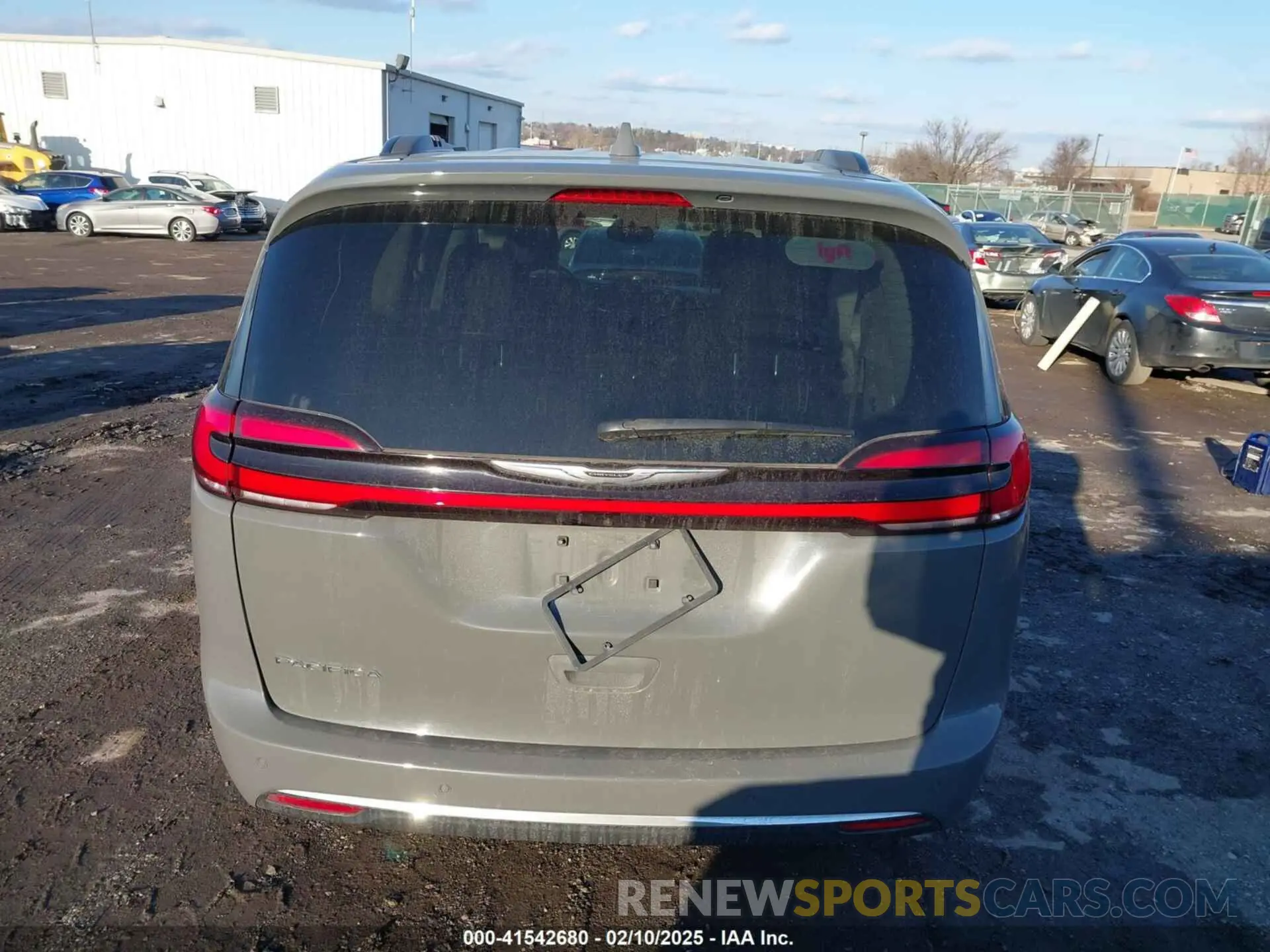17 fotografías del automóvil dañado 2C4RC1BG3NR117213 CHRYSLER PACIFICA 2022