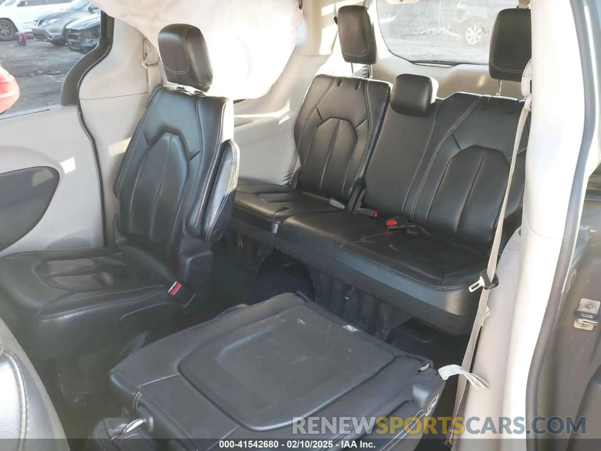 8 fotografías del automóvil dañado 2C4RC1BG3NR117213 CHRYSLER PACIFICA 2022