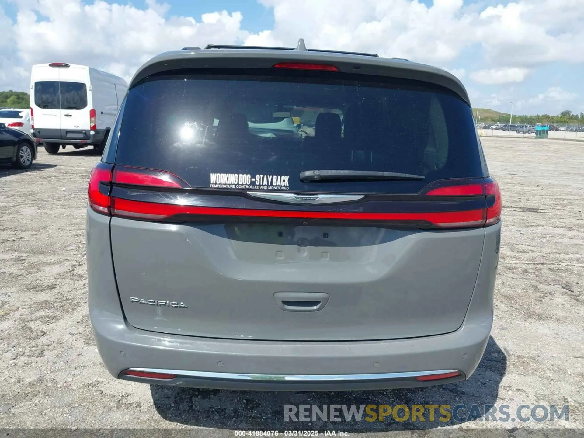 17 fotografías del automóvil dañado 2C4RC1BG4NR113946 CHRYSLER PACIFICA 2022