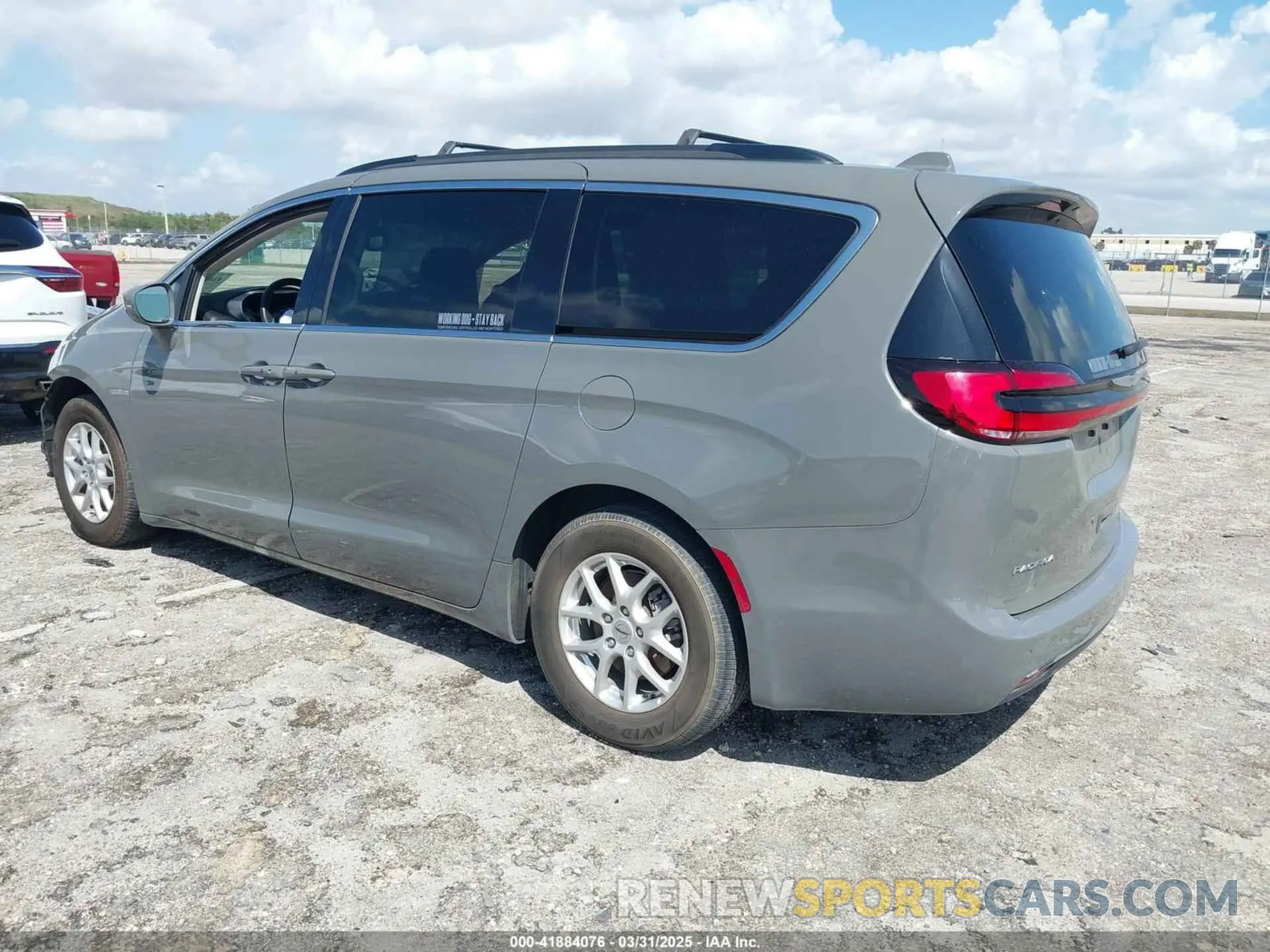 3 fotografías del automóvil dañado 2C4RC1BG4NR113946 CHRYSLER PACIFICA 2022