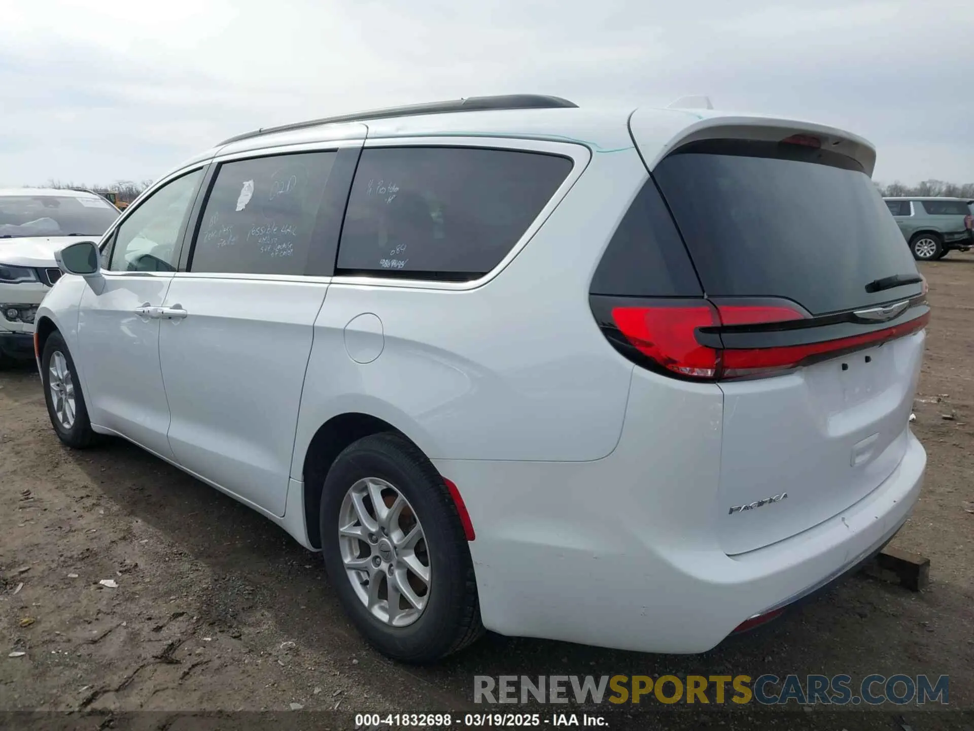 3 fotografías del automóvil dañado 2C4RC1BG4NR188100 CHRYSLER PACIFICA 2022