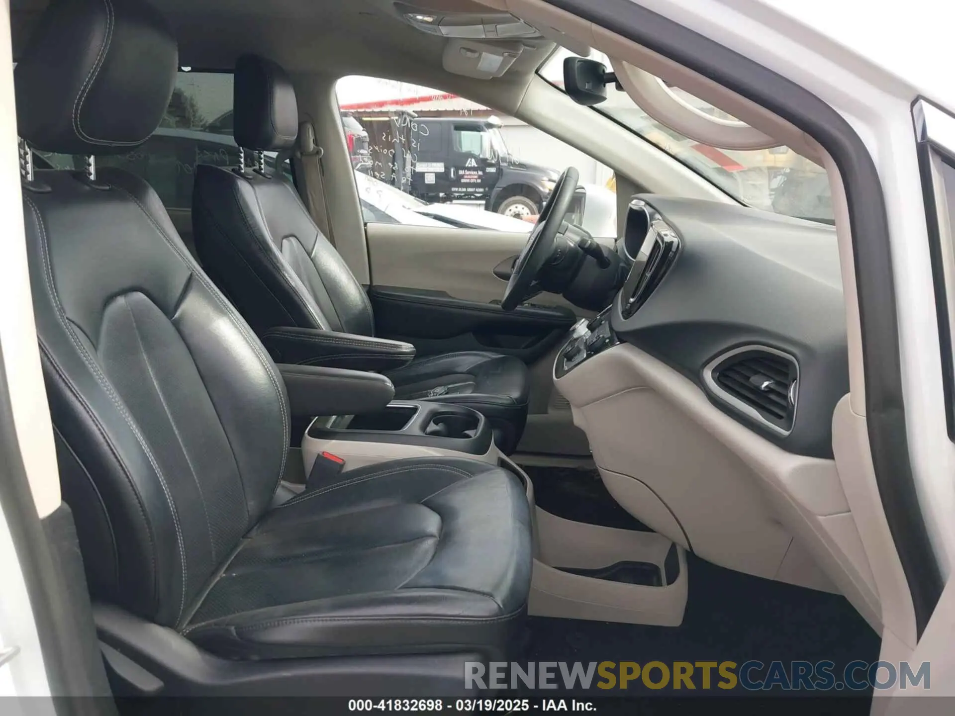 5 fotografías del automóvil dañado 2C4RC1BG4NR188100 CHRYSLER PACIFICA 2022